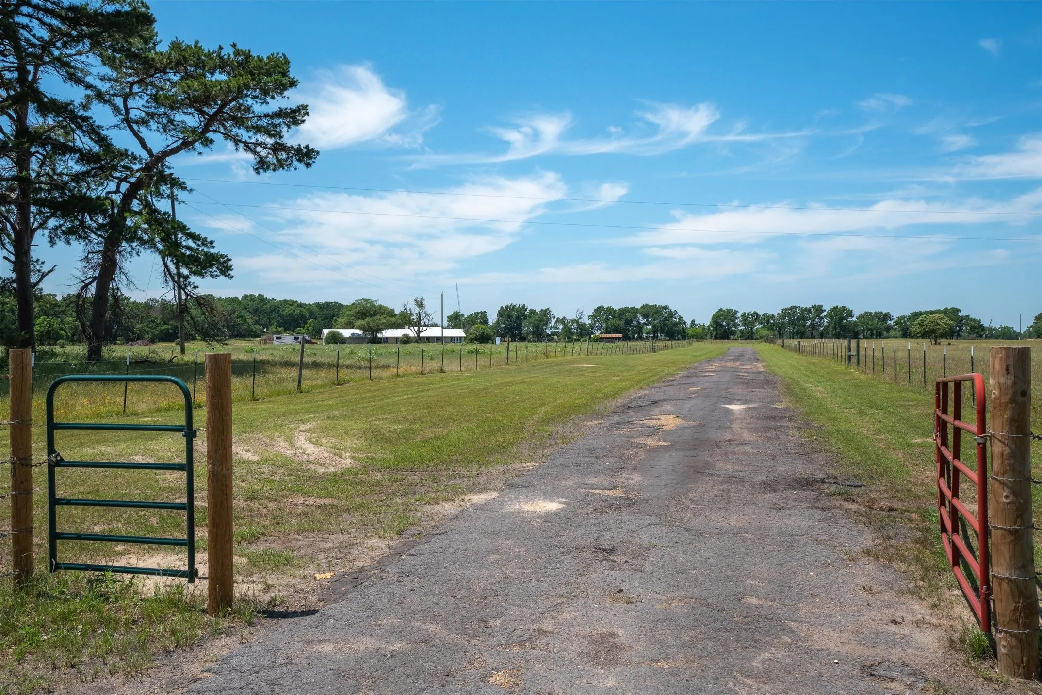 Single Family Residence For Sale in Van Zandt County , 800 Vz County Road 4105, Canton, Texas 75103, 3 Bedrooms, 2 Bathrooms, 2 Garage spaces, 2,418 Sqft, built in 1973, Price $575,000, mls#21321635, Real Estate Agent in Canton, Homes For Sale in Van Zandt county, Homes For Sale in Canton, Realtor in Canton Texas, Real Estate Brokerage Independent Realty Texas, Luminita Cordes Realtor