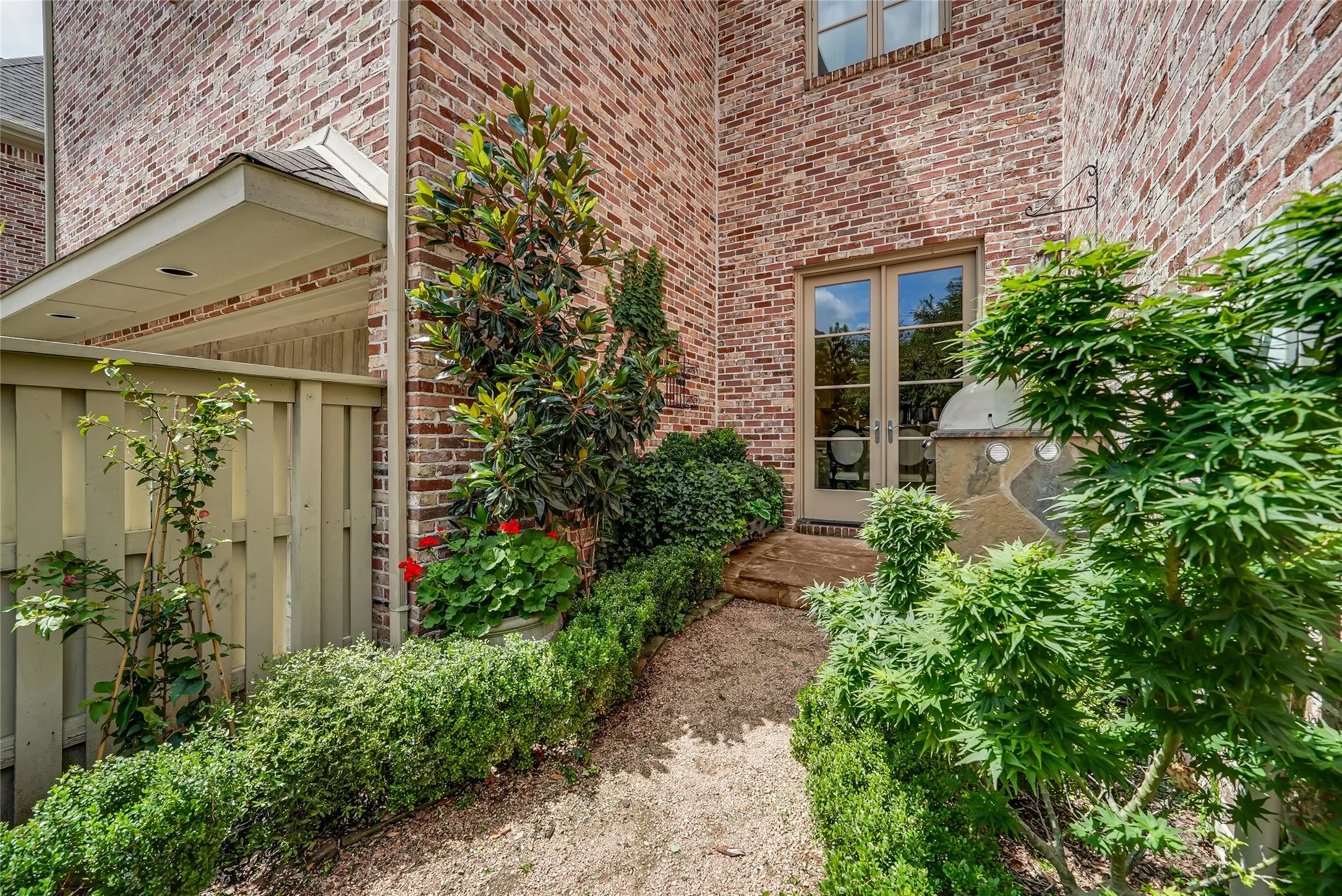 Townhouse For Sale in Dallas County , 4608 Gilbert Avenue, Dallas, Texas 75219, 3 Bedroom, 4 Bathroom, 2 Garage spaces, 3,225 Sqft, built in 2001, mls#21321668, Real Estate Agent in Dallas, Homes For Sale in Dallas county, Homes For Sale in Dallas, Realtor in Dallas Texas, Real Estate Brokerage Independent Realty Texas, Luminita Cordes Realtor