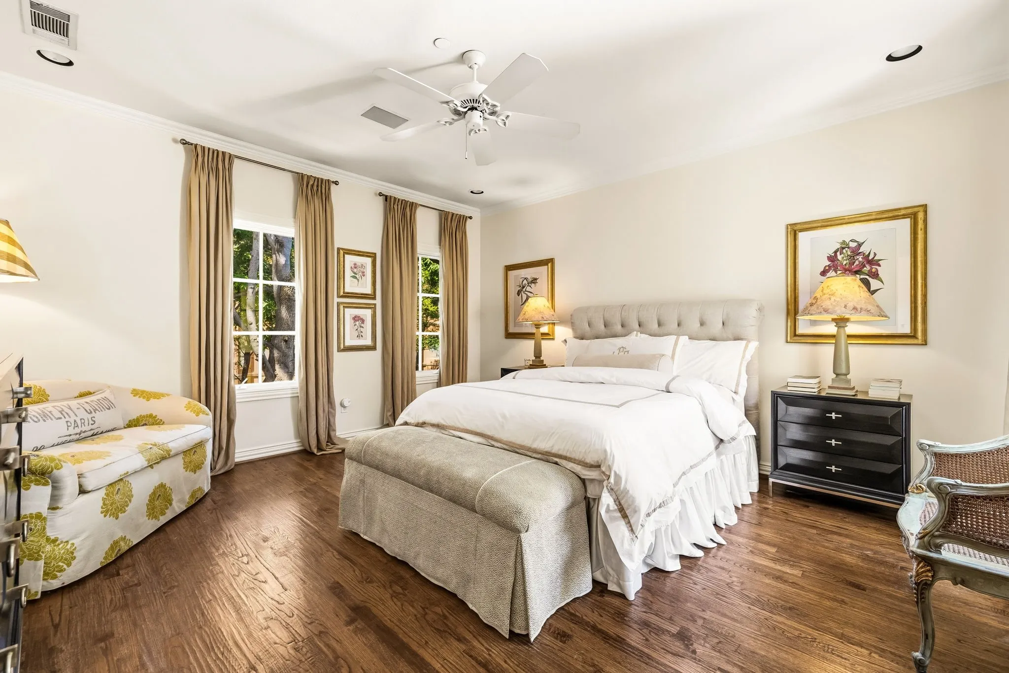 Townhouse For Sale in Dallas County , 4608 Gilbert Avenue, Dallas, Texas 75219, 3 Bedroom, 4 Bathroom, 2 Garage spaces, 3,225 Sqft, built in 2001, mls#21321668, Real Estate Agent in Dallas, Homes For Sale in Dallas county, Homes For Sale in Dallas, Realtor in Dallas Texas, Real Estate Brokerage Independent Realty Texas, Luminita Cordes Realtor