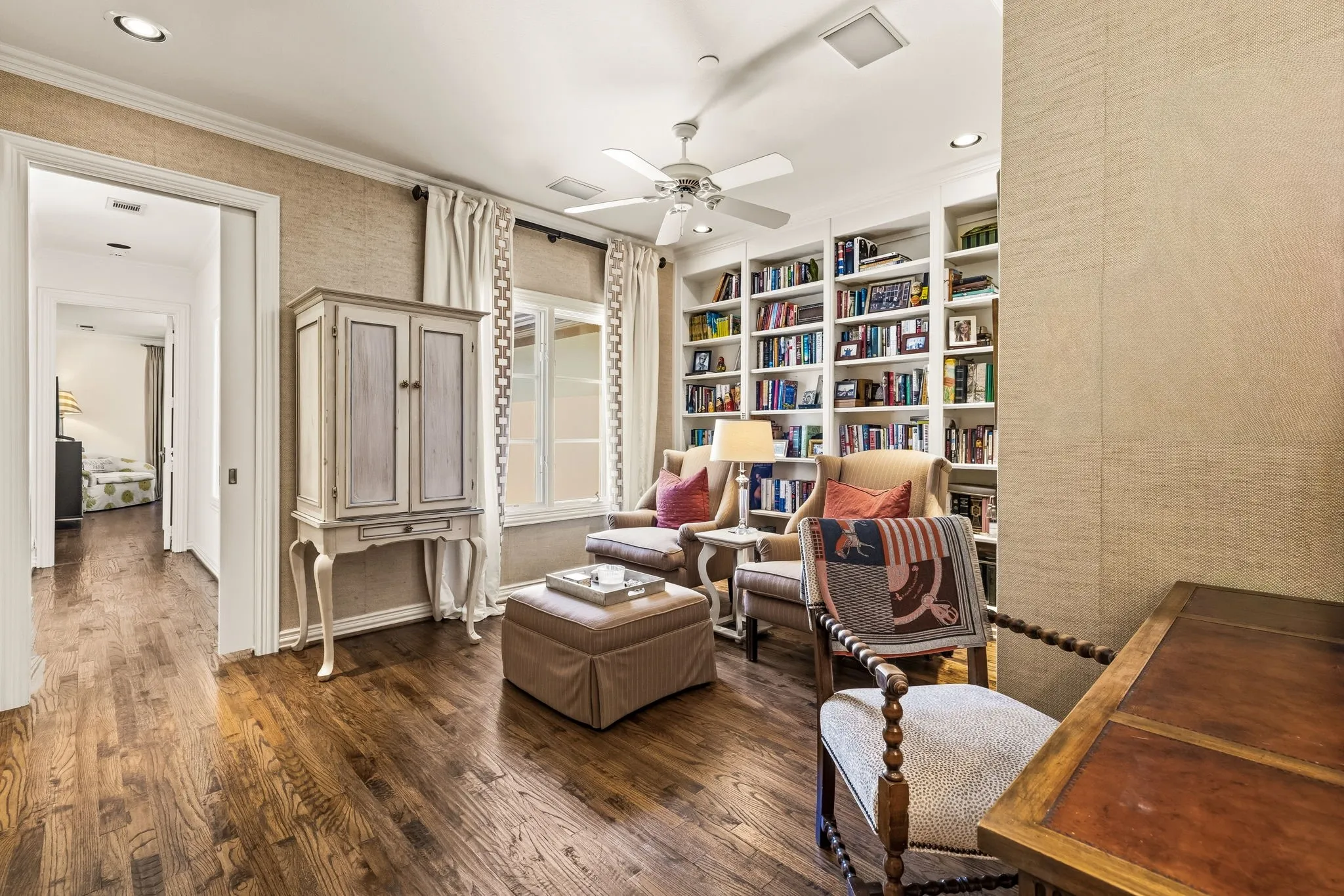 Townhouse For Sale in Dallas County , 4608 Gilbert Avenue, Dallas, Texas 75219, 3 Bedroom, 4 Bathroom, 2 Garage spaces, 3,225 Sqft, built in 2001, mls#21321668, Real Estate Agent in Dallas, Homes For Sale in Dallas county, Homes For Sale in Dallas, Realtor in Dallas Texas, Real Estate Brokerage Independent Realty Texas, Luminita Cordes Realtor