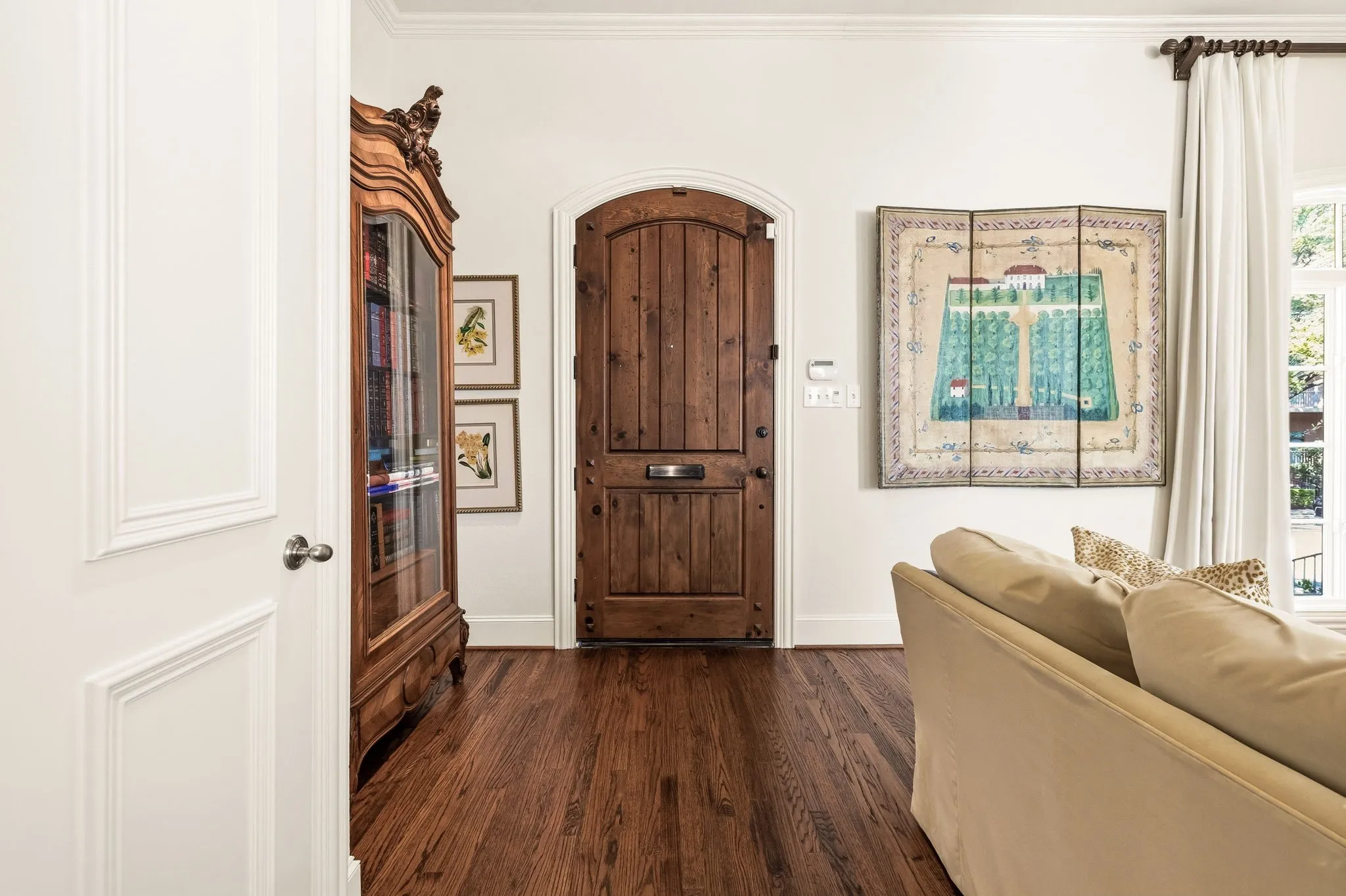 Townhouse For Sale in Dallas County , 4608 Gilbert Avenue, Dallas, Texas 75219, 3 Bedroom, 4 Bathroom, 2 Garage spaces, 3,225 Sqft, built in 2001, mls#21321668, Real Estate Agent in Dallas, Homes For Sale in Dallas county, Homes For Sale in Dallas, Realtor in Dallas Texas, Real Estate Brokerage Independent Realty Texas, Luminita Cordes Realtor