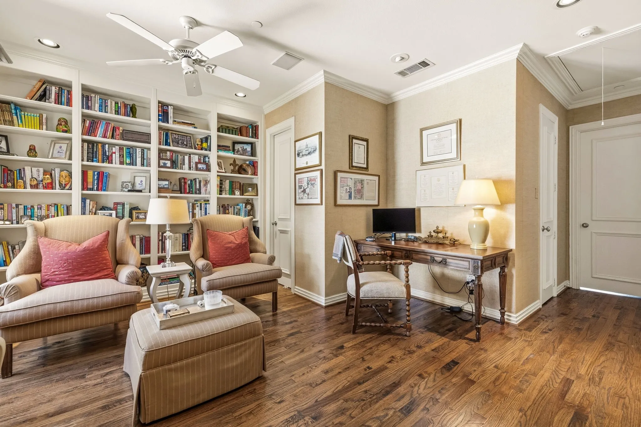 Townhouse For Sale in Dallas County , 4608 Gilbert Avenue, Dallas, Texas 75219, 3 Bedroom, 4 Bathroom, 2 Garage spaces, 3,225 Sqft, built in 2001, mls#21321668, Real Estate Agent in Dallas, Homes For Sale in Dallas county, Homes For Sale in Dallas, Realtor in Dallas Texas, Real Estate Brokerage Independent Realty Texas, Luminita Cordes Realtor