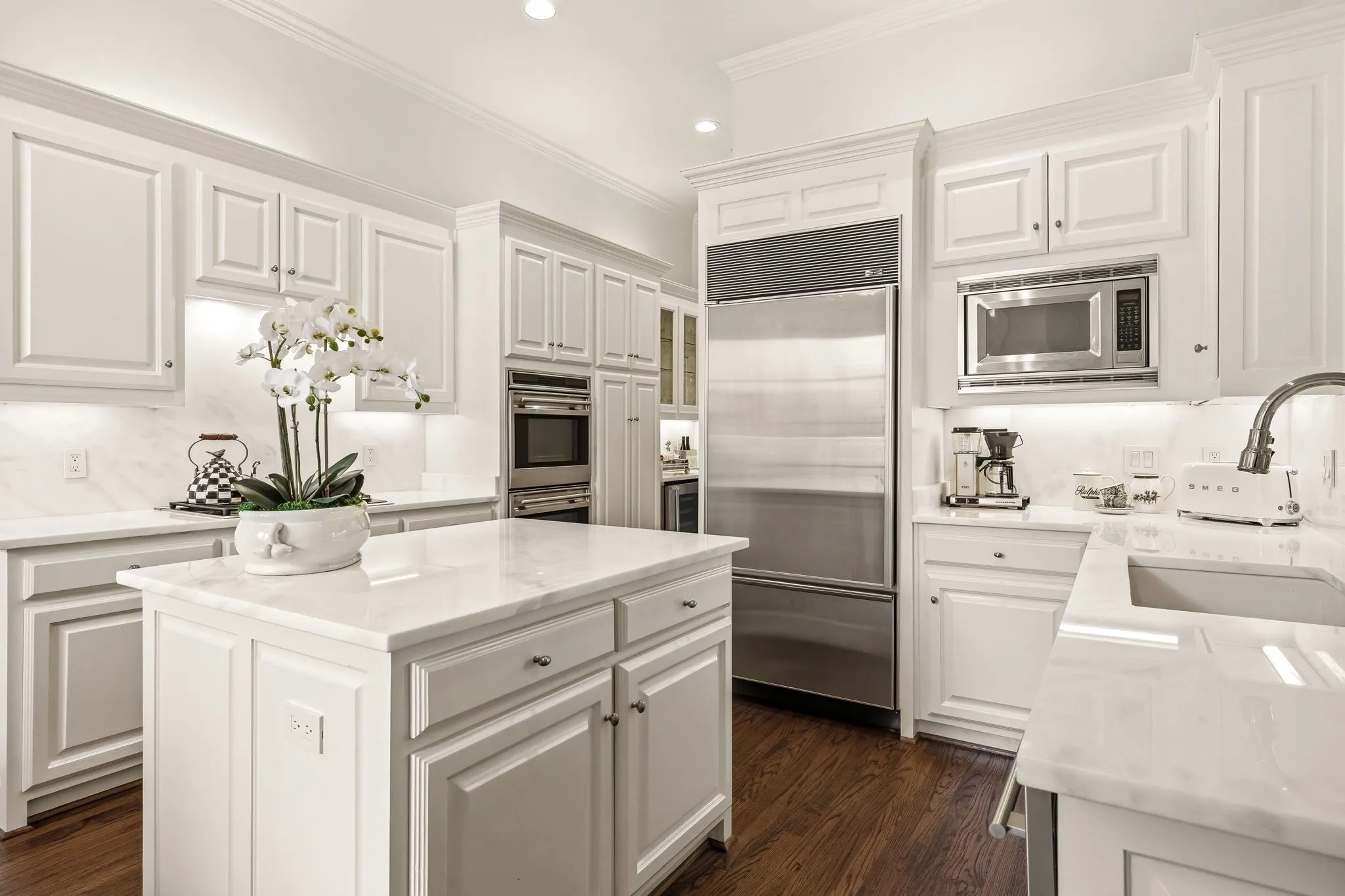 Townhouse For Sale in Dallas County , 4608 Gilbert Avenue, Dallas, Texas 75219, 3 Bedroom, 4 Bathroom, 2 Garage spaces, 3,225 Sqft, built in 2001, mls#21321668, Real Estate Agent in Dallas, Homes For Sale in Dallas county, Homes For Sale in Dallas, Realtor in Dallas Texas, Real Estate Brokerage Independent Realty Texas, Luminita Cordes Realtor