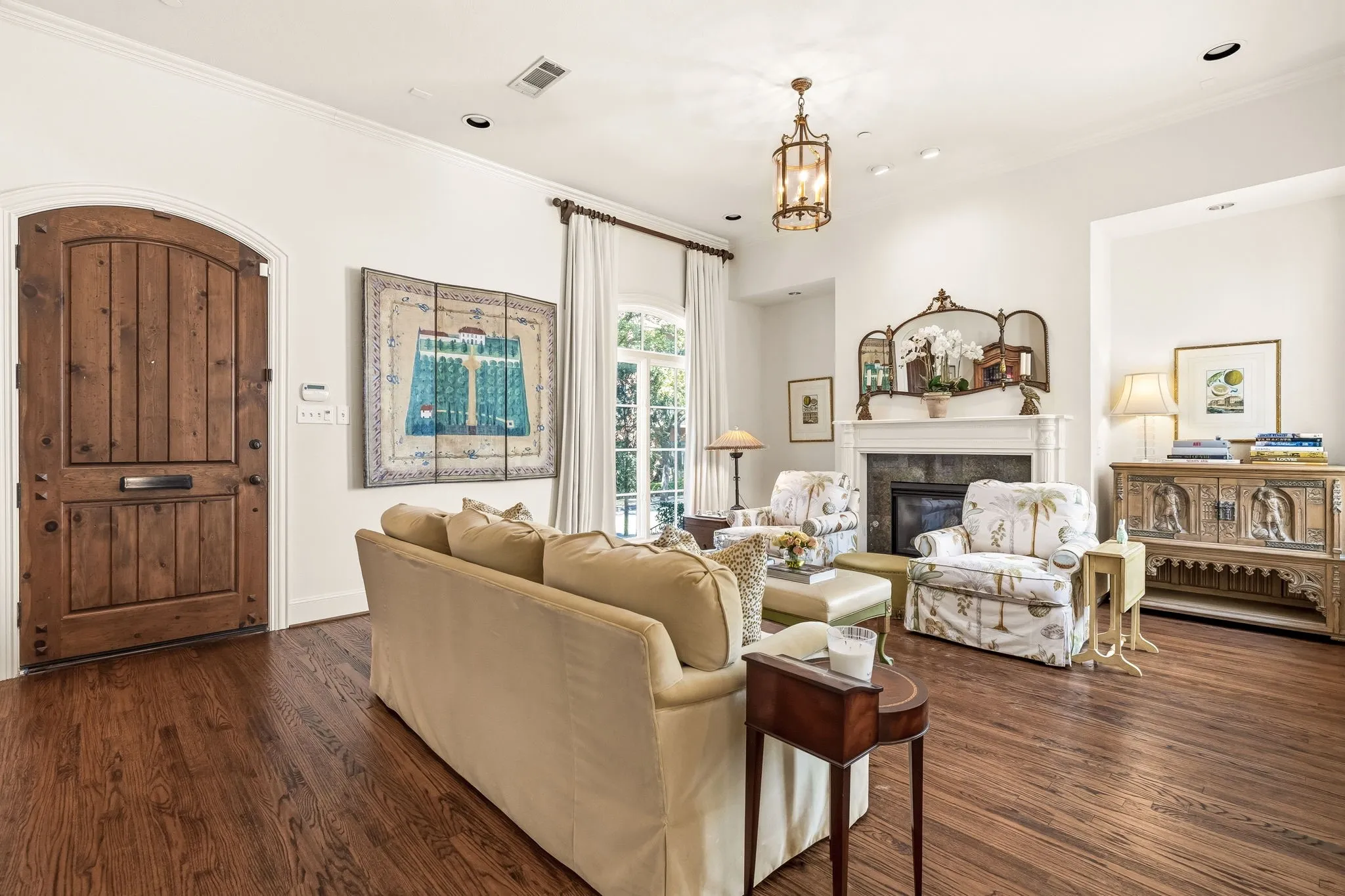 Townhouse For Sale in Dallas County , 4608 Gilbert Avenue, Dallas, Texas 75219, 3 Bedroom, 4 Bathroom, 2 Garage spaces, 3,225 Sqft, built in 2001, mls#21321668, Real Estate Agent in Dallas, Homes For Sale in Dallas county, Homes For Sale in Dallas, Realtor in Dallas Texas, Real Estate Brokerage Independent Realty Texas, Luminita Cordes Realtor