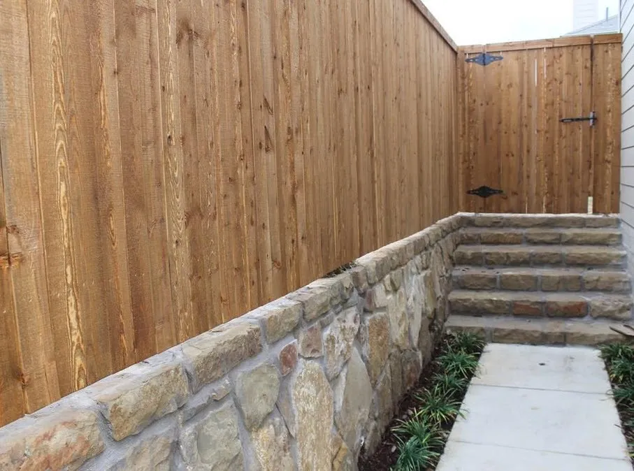 Pathway to backyard with nice retaining wall