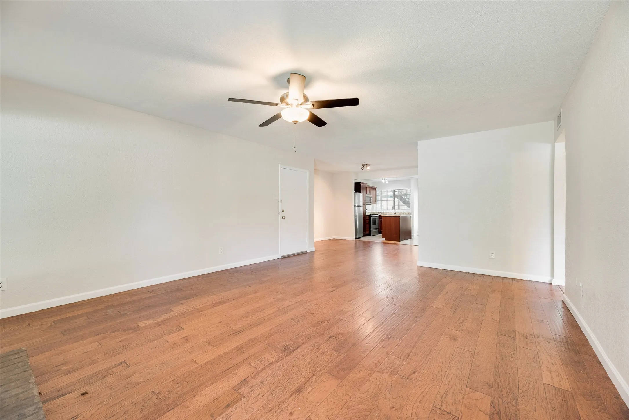 Condominium For Rent in Dallas County , 5109 Cedar Springs 118, Dallas, Texas 75235, 2 Bedroom, 2 Bathroom, Garage spaces, 1,220 Sqft, built in 1964, mls#21321679, Real Estate Agent in Dallas, Homes For Rent in Dallas county, Homes For Rent in Dallas, Realtor in Dallas Texas, Real Estate Brokerage Independent Realty Texas, Luminita Cordes Realtor