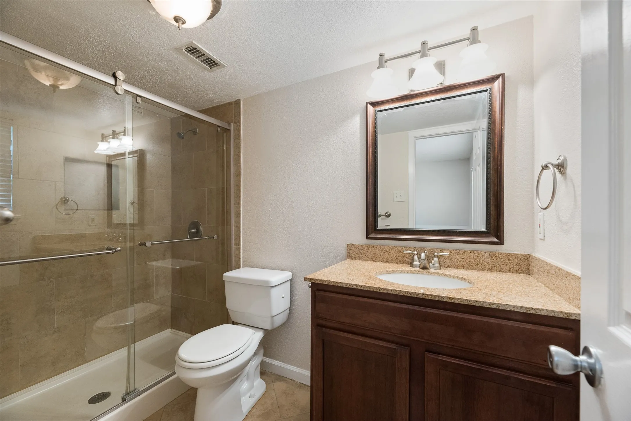 Condominium For Rent in Dallas County , 5109 Cedar Springs 118, Dallas, Texas 75235, 2 Bedroom, 2 Bathroom, Garage spaces, 1,220 Sqft, built in 1964, mls#21321679, Real Estate Agent in Dallas, Homes For Rent in Dallas county, Homes For Rent in Dallas, Realtor in Dallas Texas, Real Estate Brokerage Independent Realty Texas, Luminita Cordes Realtor