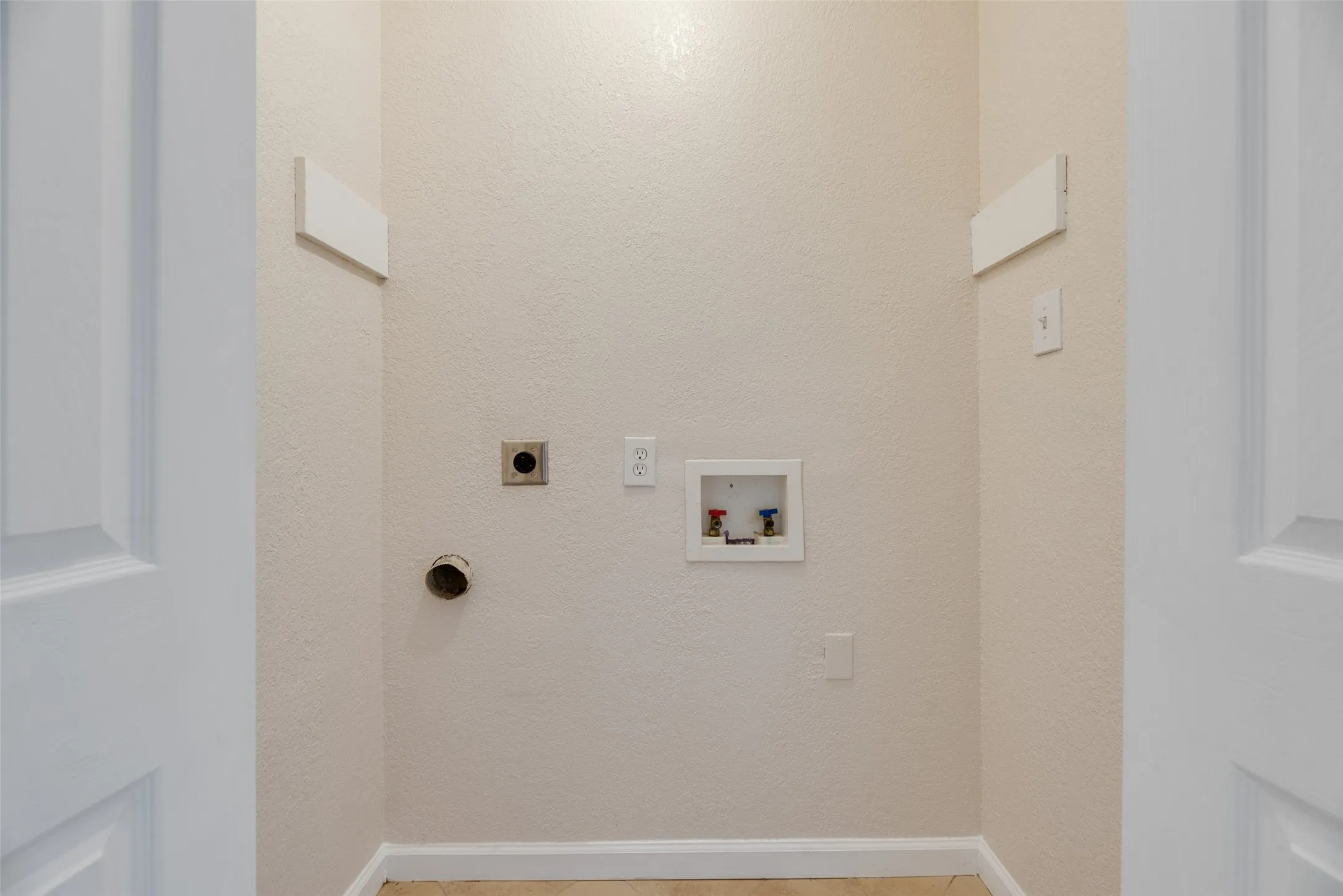 Condominium For Rent in Dallas County , 5109 Cedar Springs 118, Dallas, Texas 75235, 2 Bedroom, 2 Bathroom, Garage spaces, 1,220 Sqft, built in 1964, mls#21321679, Real Estate Agent in Dallas, Homes For Rent in Dallas county, Homes For Rent in Dallas, Realtor in Dallas Texas, Real Estate Brokerage Independent Realty Texas, Luminita Cordes Realtor