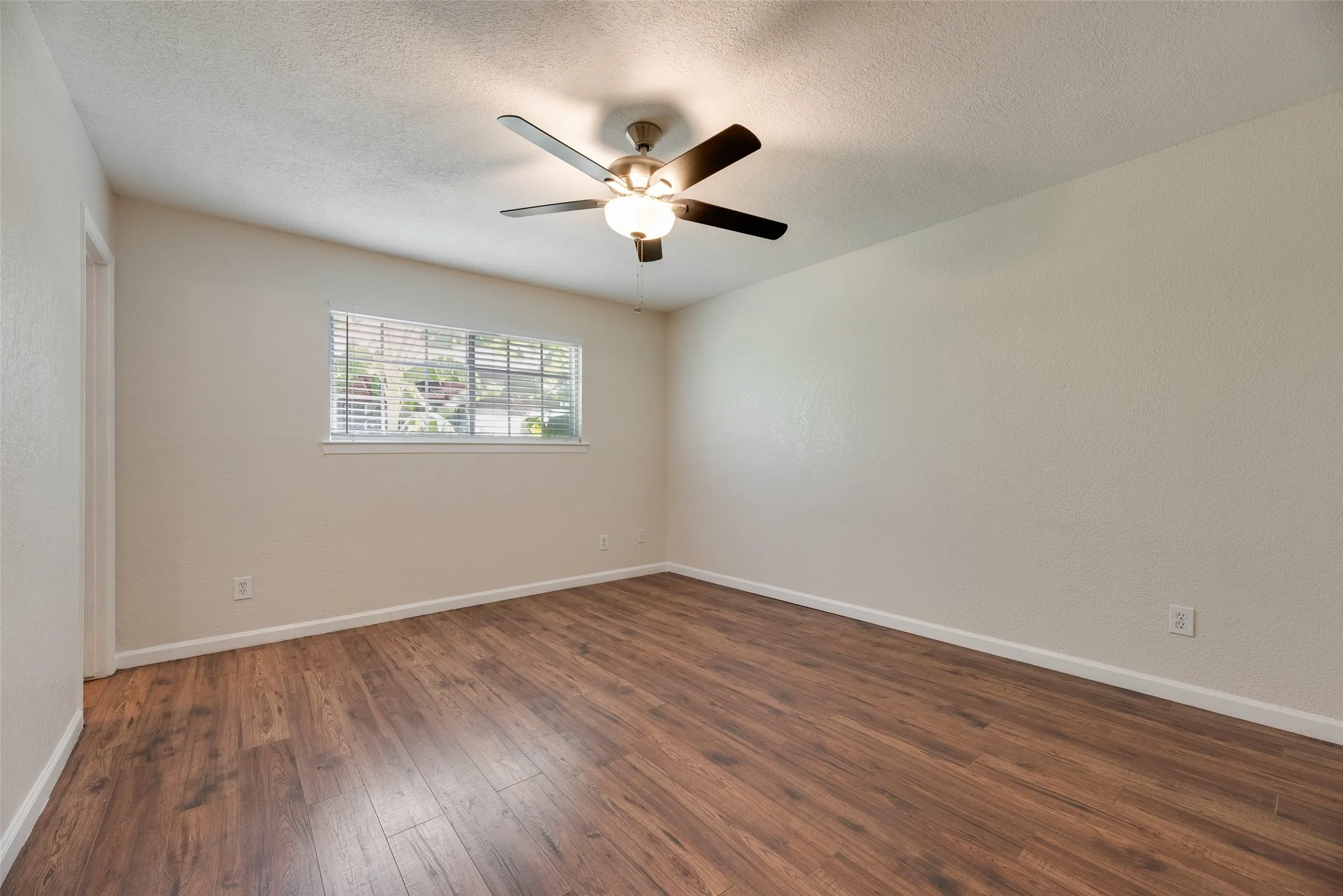 Condominium For Rent in Dallas County , 5109 Cedar Springs 118, Dallas, Texas 75235, 2 Bedroom, 2 Bathroom, Garage spaces, 1,220 Sqft, built in 1964, mls#21321679, Real Estate Agent in Dallas, Homes For Rent in Dallas county, Homes For Rent in Dallas, Realtor in Dallas Texas, Real Estate Brokerage Independent Realty Texas, Luminita Cordes Realtor
