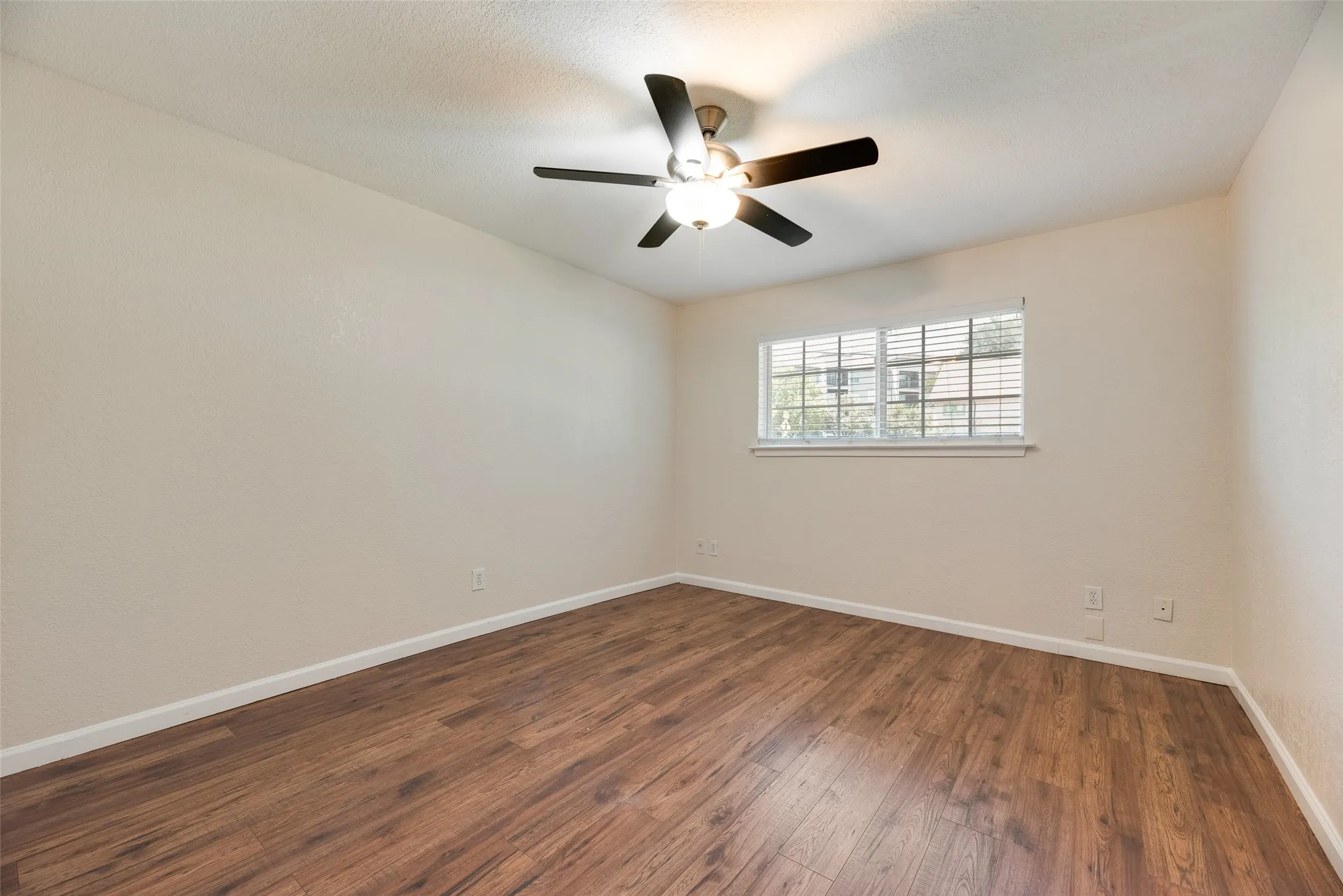 Condominium For Rent in Dallas County , 5109 Cedar Springs 118, Dallas, Texas 75235, 2 Bedroom, 2 Bathroom, Garage spaces, 1,220 Sqft, built in 1964, mls#21321679, Real Estate Agent in Dallas, Homes For Rent in Dallas county, Homes For Rent in Dallas, Realtor in Dallas Texas, Real Estate Brokerage Independent Realty Texas, Luminita Cordes Realtor