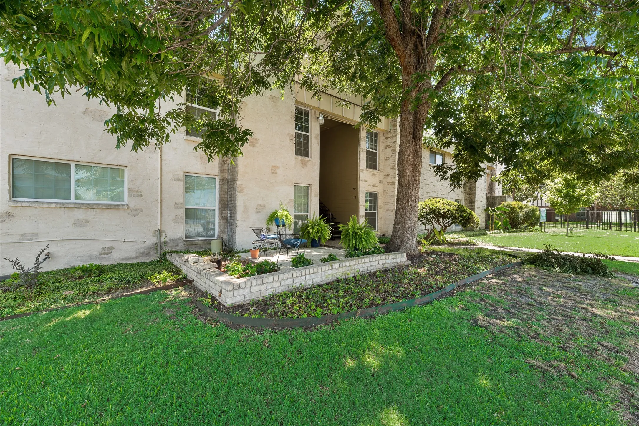 Condominium For Rent in Dallas County , 5109 Cedar Springs 118, Dallas, Texas 75235, 2 Bedroom, 2 Bathroom, Garage spaces, 1,220 Sqft, built in 1964, mls#21321679, Real Estate Agent in Dallas, Homes For Rent in Dallas county, Homes For Rent in Dallas, Realtor in Dallas Texas, Real Estate Brokerage Independent Realty Texas, Luminita Cordes Realtor