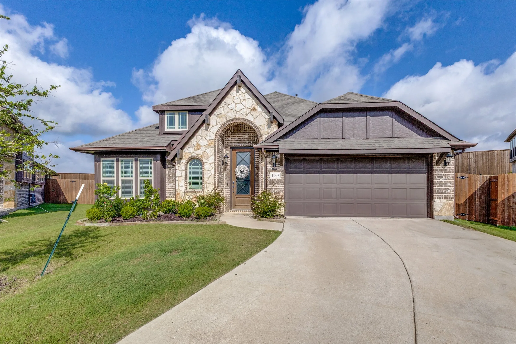 Single Family Residence For Sale in Dallas County , 127 Woodlands Way, Balch Springs, Texas 75181, 4 Bedroom, 3 Bathroom, 2 Garage spaces, 2,459 Sqft, built in 2023, mls#21321685, Real Estate Agent in Balch Springs, Homes For Sale in Dallas county, Homes For Sale in Balch Springs, Realtor in Balch Springs Texas, Real Estate Brokerage Independent Realty Texas, Luminita Cordes Realtor