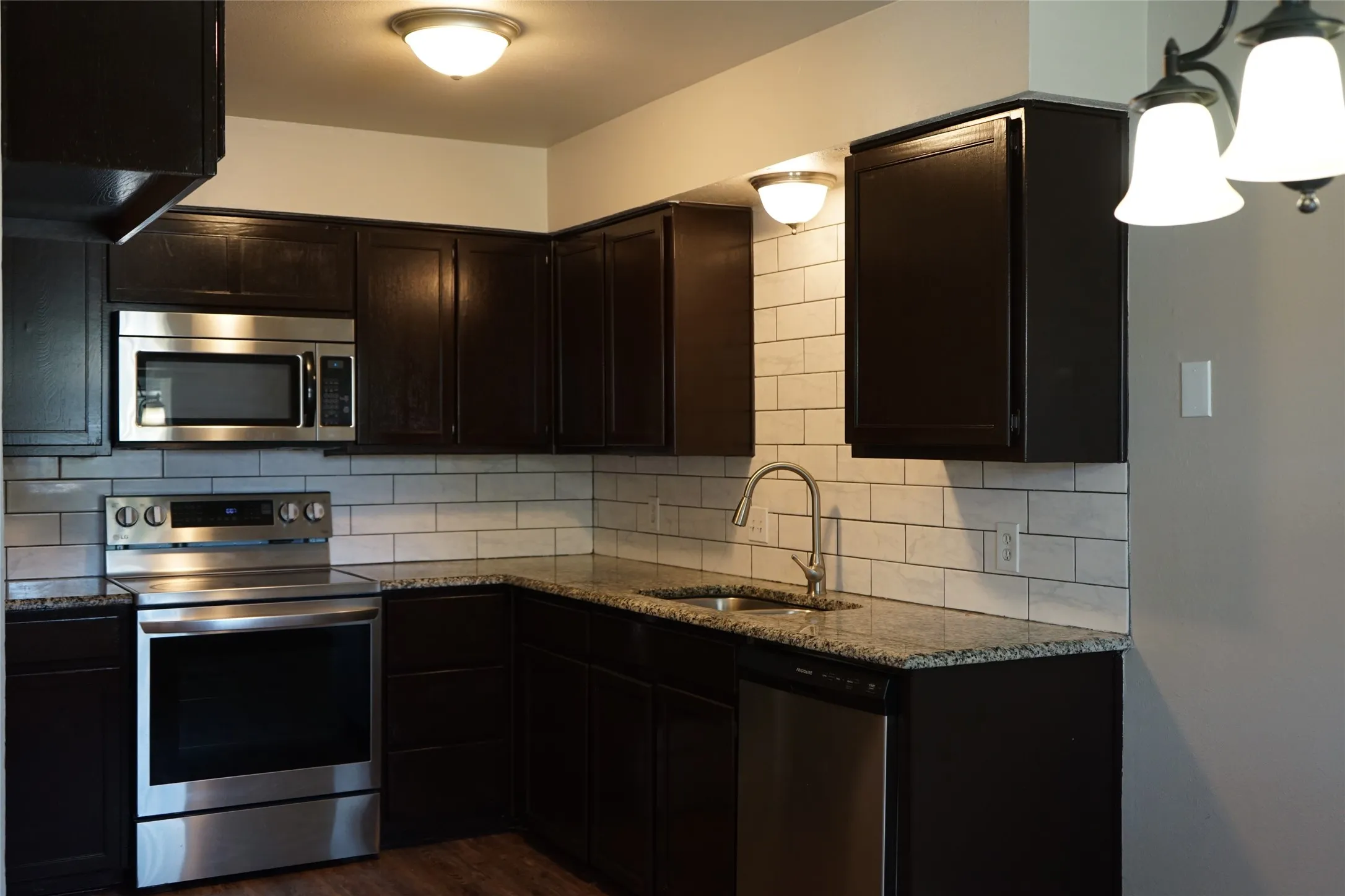 Duplex For Rent in Tarrant County , 7729 Brandi Place, North Richland Hills, Texas 76182, 2 Bedroom, 2 Bathroom, Garage spaces, 1,077 Sqft, built in 1985, mls#21321046, Real Estate Agent in North Richland Hills, Homes For Rent in Tarrant county, Homes For Rent in North Richland Hills, Realtor in North Richland Hills Texas, Real Estate Brokerage Independent Realty Texas, Luminita Cordes Realtor