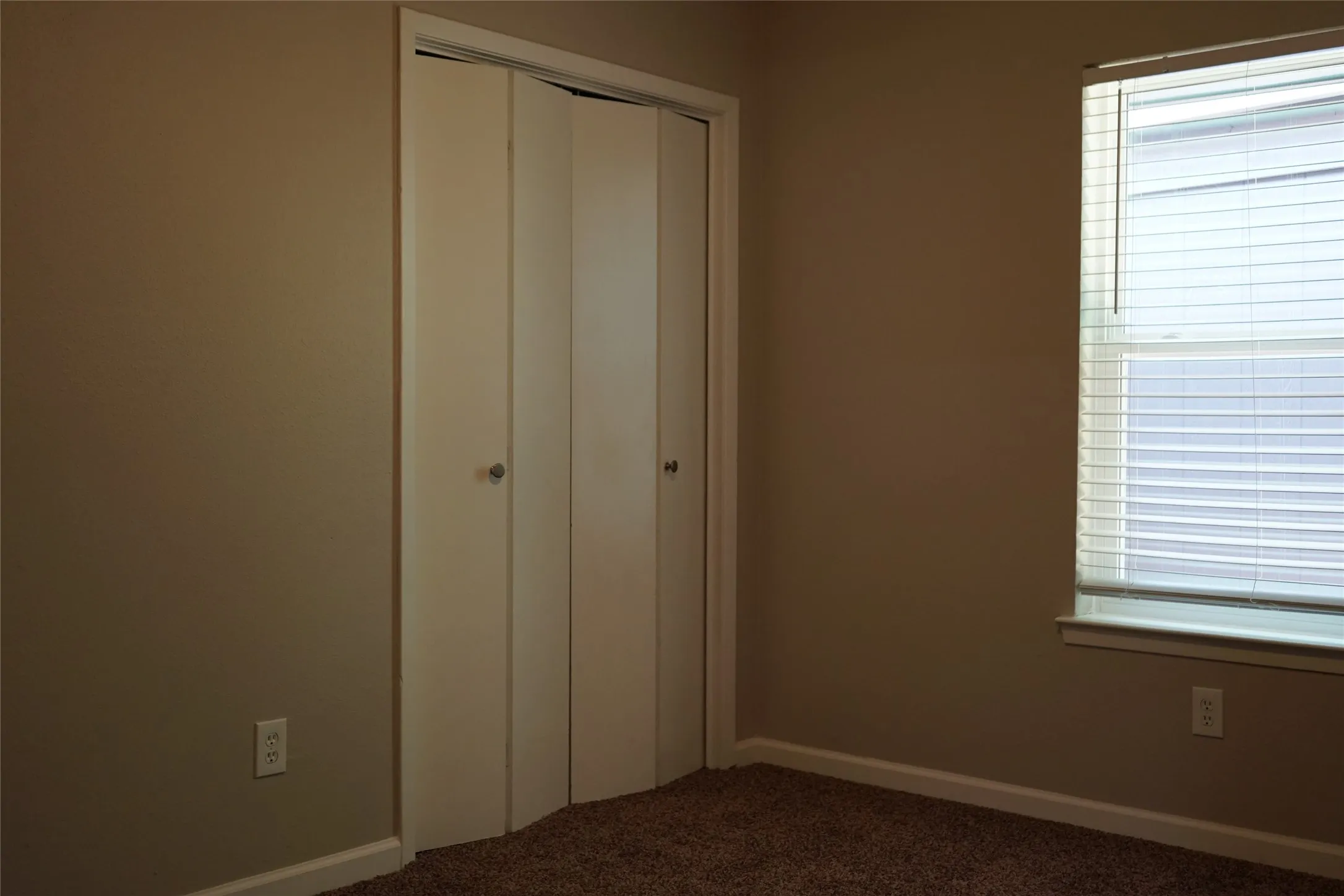 Duplex For Rent in Tarrant County , 7729 Brandi Place, North Richland Hills, Texas 76182, 2 Bedroom, 2 Bathroom, Garage spaces, 1,077 Sqft, built in 1985, mls#21321046, Real Estate Agent in North Richland Hills, Homes For Rent in Tarrant county, Homes For Rent in North Richland Hills, Realtor in North Richland Hills Texas, Real Estate Brokerage Independent Realty Texas, Luminita Cordes Realtor