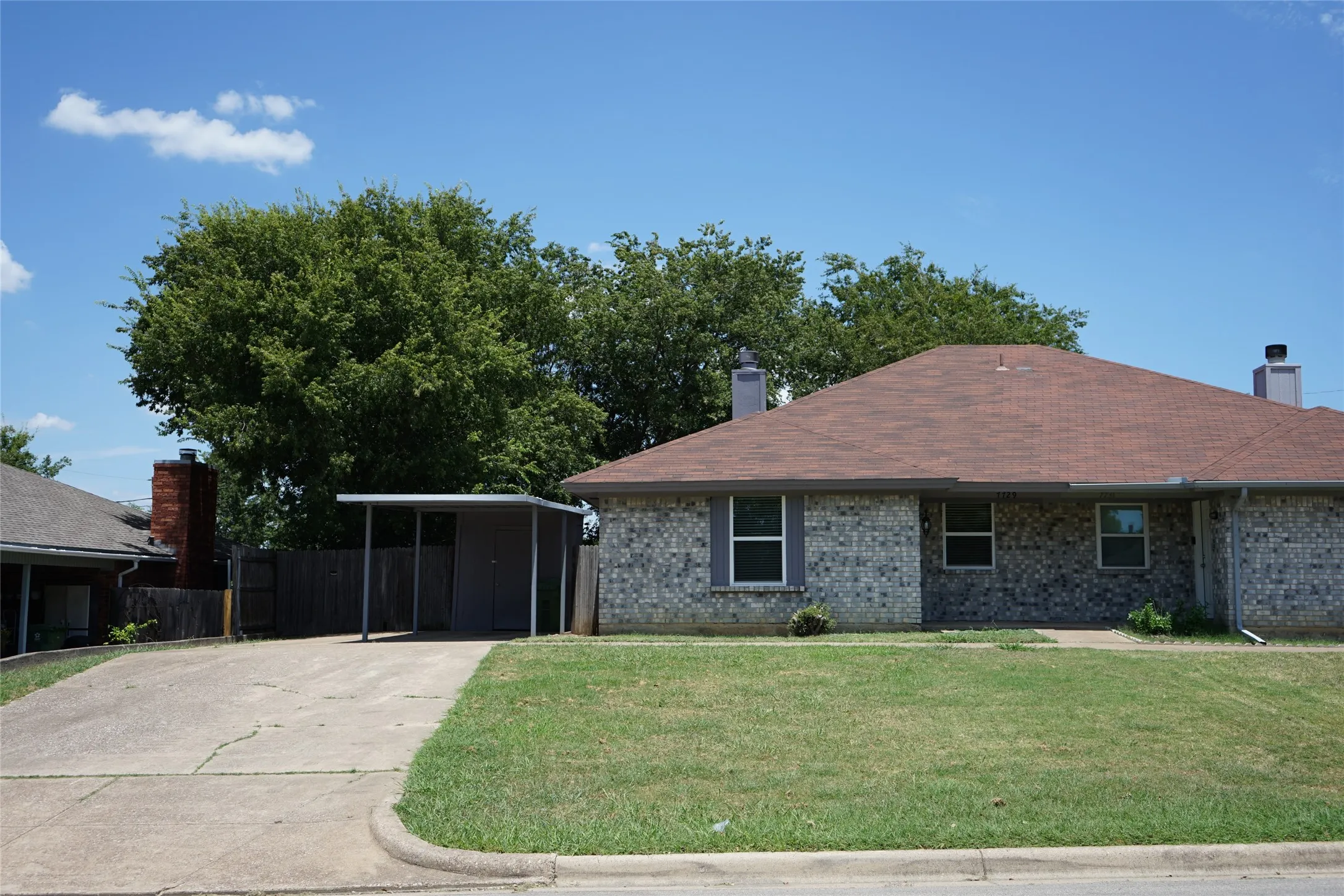 Duplex For Rent in Tarrant County , 7729 Brandi Place, North Richland Hills, Texas 76182, 2 Bedroom, 2 Bathroom, Garage spaces, 1,077 Sqft, built in 1985, mls#21321046, Real Estate Agent in North Richland Hills, Homes For Rent in Tarrant county, Homes For Rent in North Richland Hills, Realtor in North Richland Hills Texas, Real Estate Brokerage Independent Realty Texas, Luminita Cordes Realtor