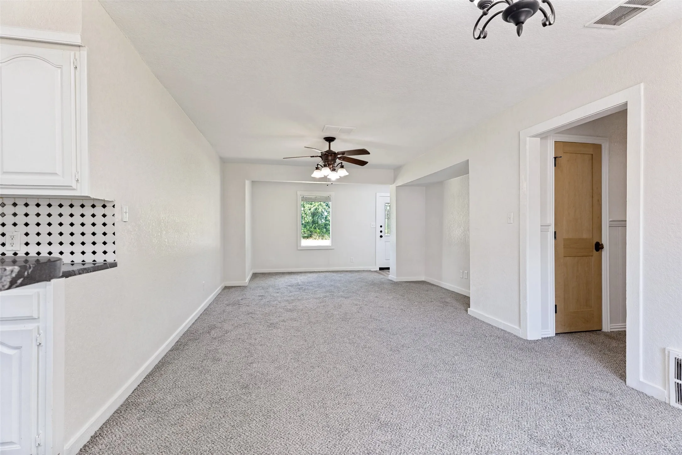 Single Family Residence For Sale in Wise County , 3074 W Highway 114, Paradise, Texas 76073, 3 Bedroom, 2 Bathroom, 1 Garage spaces, 1,380 Sqft, built in 1960, mls#21319207, Real Estate Agent in Paradise, Homes For Sale in Wise county, Homes For Sale in Paradise, Realtor in Paradise Texas, Real Estate Brokerage Independent Realty Texas, Luminita Cordes Realtor
