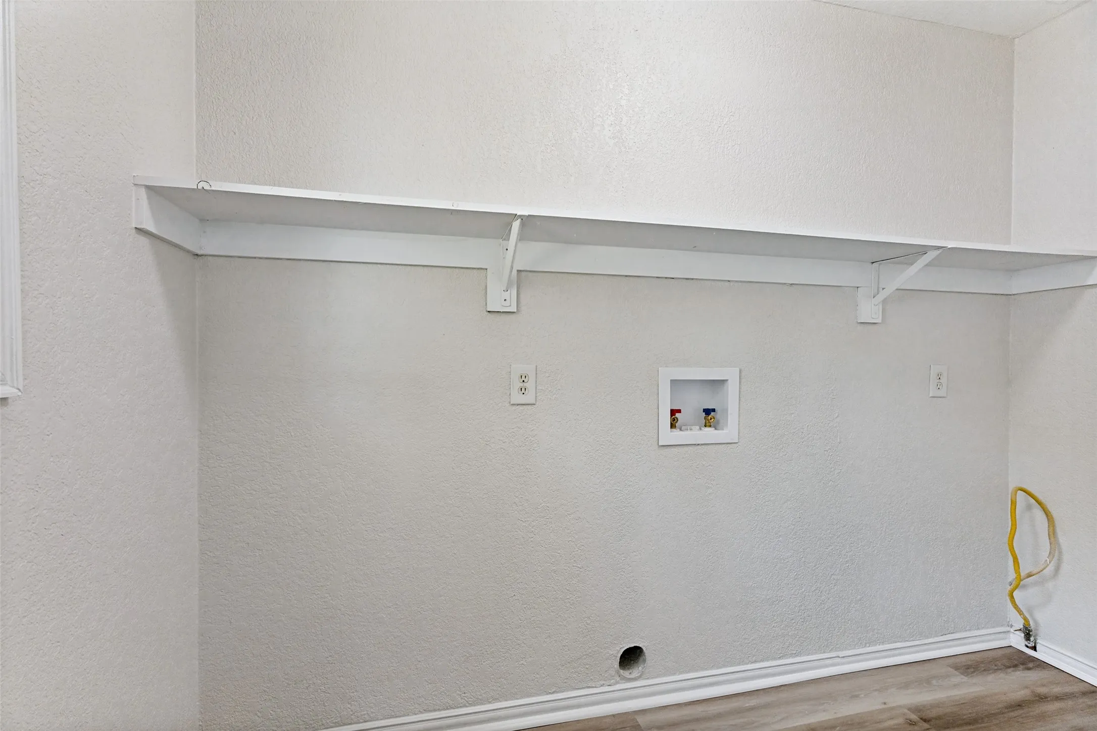 Single Family Residence For Sale in Wise County , 3074 W Highway 114, Paradise, Texas 76073, 3 Bedroom, 2 Bathroom, 1 Garage spaces, 1,380 Sqft, built in 1960, mls#21319207, Real Estate Agent in Paradise, Homes For Sale in Wise county, Homes For Sale in Paradise, Realtor in Paradise Texas, Real Estate Brokerage Independent Realty Texas, Luminita Cordes Realtor
