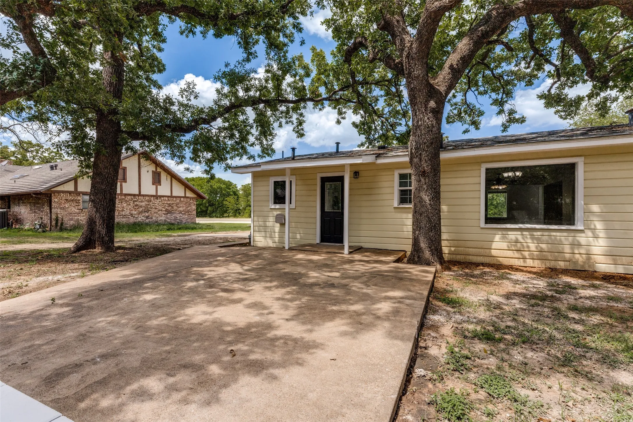 Single Family Residence For Sale in Wise County , 3074 W Highway 114, Paradise, Texas 76073, 3 Bedroom, 2 Bathroom, 1 Garage spaces, 1,380 Sqft, built in 1960, mls#21319207, Real Estate Agent in Paradise, Homes For Sale in Wise county, Homes For Sale in Paradise, Realtor in Paradise Texas, Real Estate Brokerage Independent Realty Texas, Luminita Cordes Realtor