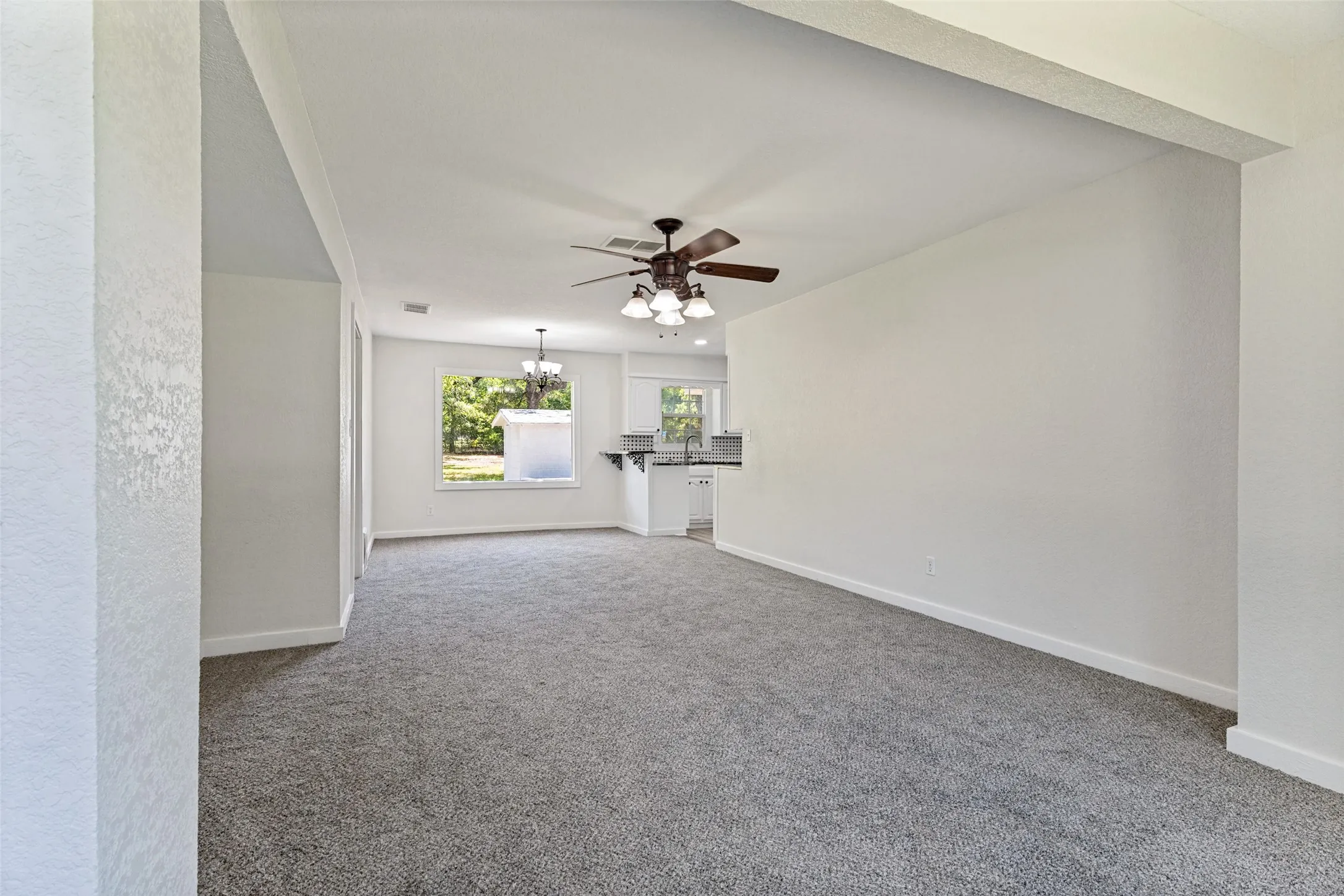 Single Family Residence For Sale in Wise County , 3074 W Highway 114, Paradise, Texas 76073, 3 Bedroom, 2 Bathroom, 1 Garage spaces, 1,380 Sqft, built in 1960, mls#21319207, Real Estate Agent in Paradise, Homes For Sale in Wise county, Homes For Sale in Paradise, Realtor in Paradise Texas, Real Estate Brokerage Independent Realty Texas, Luminita Cordes Realtor