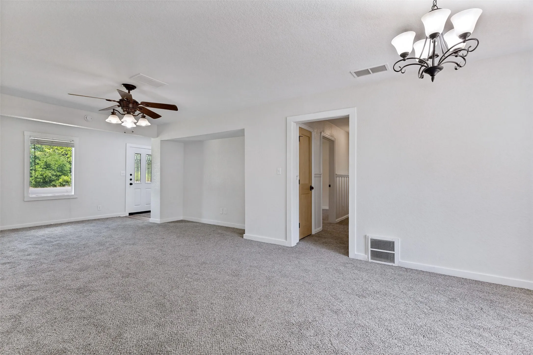 Single Family Residence For Sale in Wise County , 3074 W Highway 114, Paradise, Texas 76073, 3 Bedroom, 2 Bathroom, 1 Garage spaces, 1,380 Sqft, built in 1960, mls#21319207, Real Estate Agent in Paradise, Homes For Sale in Wise county, Homes For Sale in Paradise, Realtor in Paradise Texas, Real Estate Brokerage Independent Realty Texas, Luminita Cordes Realtor