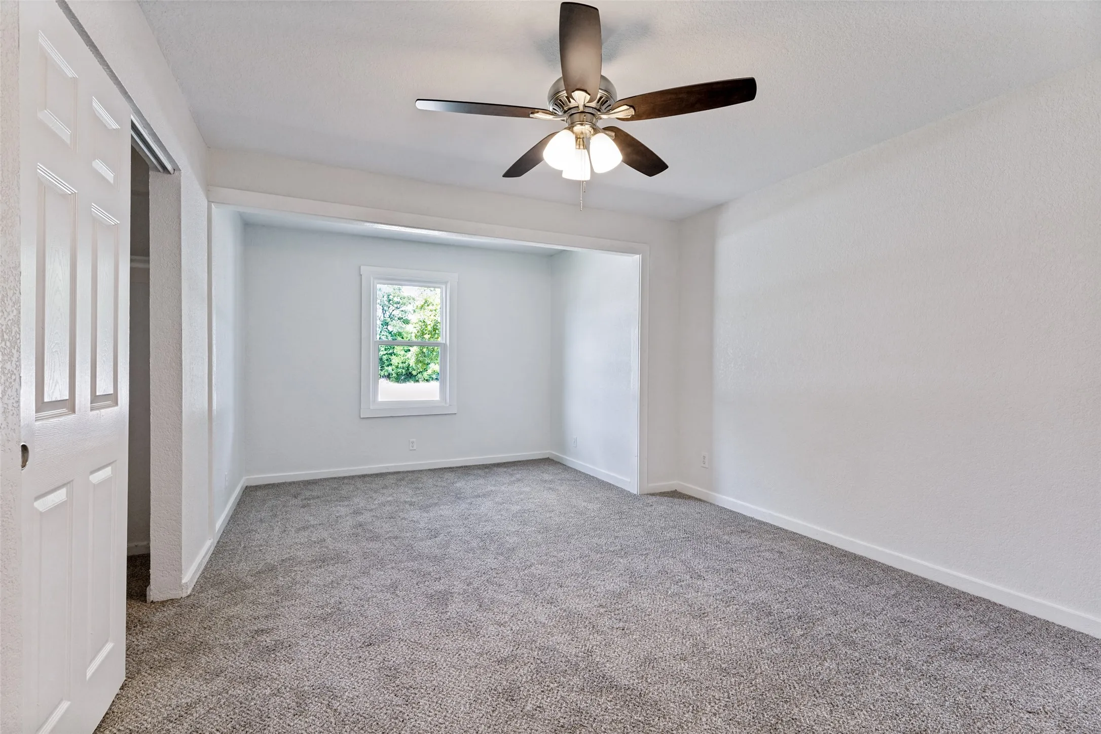 Single Family Residence For Sale in Wise County , 3074 W Highway 114, Paradise, Texas 76073, 3 Bedroom, 2 Bathroom, 1 Garage spaces, 1,380 Sqft, built in 1960, mls#21319207, Real Estate Agent in Paradise, Homes For Sale in Wise county, Homes For Sale in Paradise, Realtor in Paradise Texas, Real Estate Brokerage Independent Realty Texas, Luminita Cordes Realtor