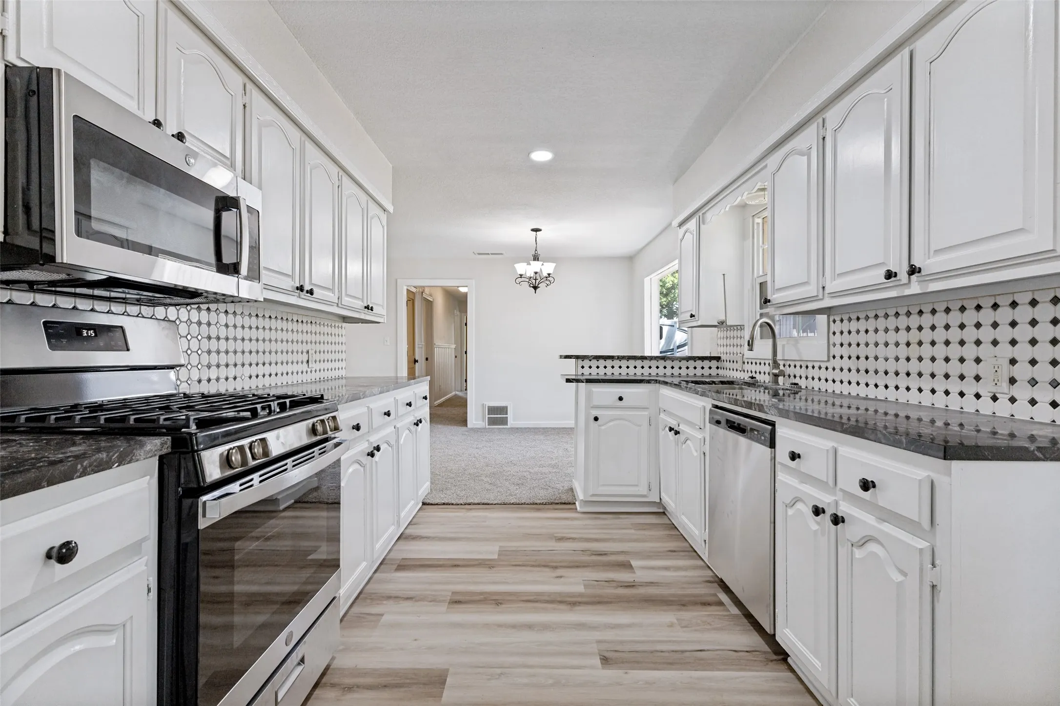 Single Family Residence For Sale in Wise County , 3074 W Highway 114, Paradise, Texas 76073, 3 Bedroom, 2 Bathroom, 1 Garage spaces, 1,380 Sqft, built in 1960, mls#21319207, Real Estate Agent in Paradise, Homes For Sale in Wise county, Homes For Sale in Paradise, Realtor in Paradise Texas, Real Estate Brokerage Independent Realty Texas, Luminita Cordes Realtor