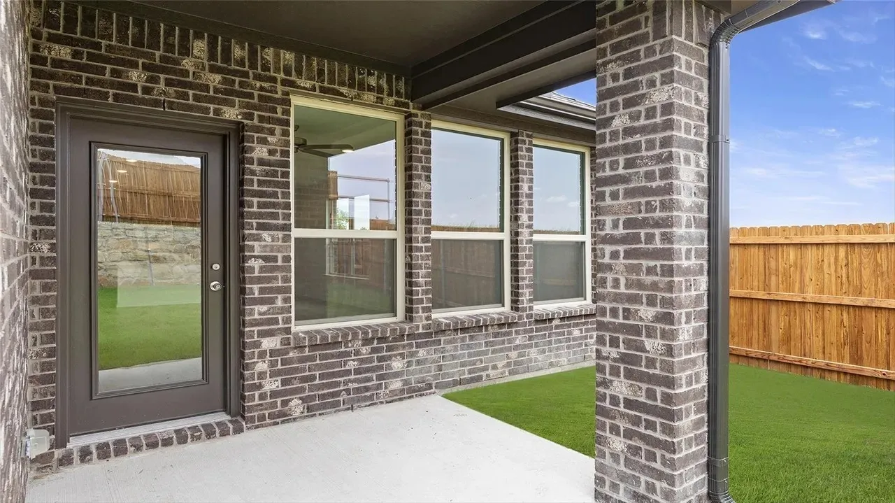 Single Family Residence For Sale in Collin County , 432 Silent Pond Park, Lavon, Texas 75166, 3 Bedroom, 2 Bathroom, 2 Garage spaces, 1,676 Sqft, built in 2023, mls#21321648, Real Estate Agent in Lavon, Homes For Sale in Collin county, Homes For Sale in Lavon, Realtor in Lavon Texas, Real Estate Brokerage Independent Realty Texas, Luminita Cordes Realtor