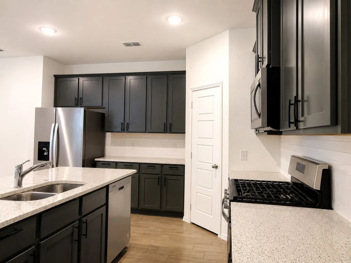 Single Family Residence For Sale in Collin County , 432 Silent Pond Park, Lavon, Texas 75166, 3 Bedroom, 2 Bathroom, 2 Garage spaces, 1,676 Sqft, built in 2023, mls#21321648, Real Estate Agent in Lavon, Homes For Sale in Collin county, Homes For Sale in Lavon, Realtor in Lavon Texas, Real Estate Brokerage Independent Realty Texas, Luminita Cordes Realtor