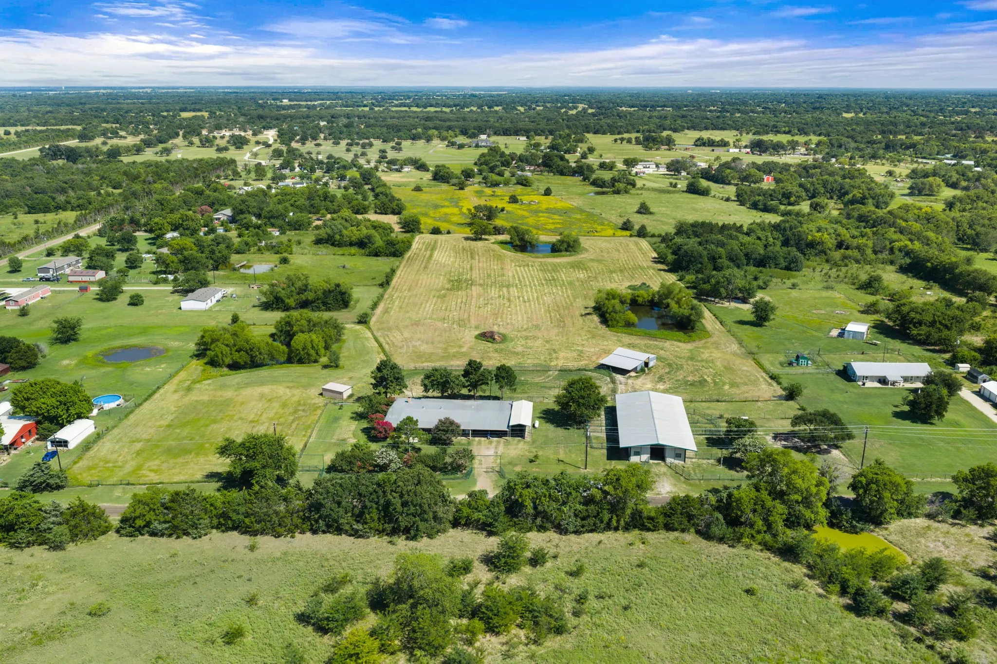 Farm For Sale in Kaufman County , 14054 County Road 352, Terrell, Texas 75161, 3 Bedroom, 3 Bathroom, Garage spaces, 2,400 Sqft, built in 1990, mls#21321278, Real Estate Agent in Terrell, Homes For Sale in Kaufman county, Homes For Sale in Terrell, Realtor in Terrell Texas, Real Estate Brokerage Independent Realty Texas, Luminita Cordes Realtor