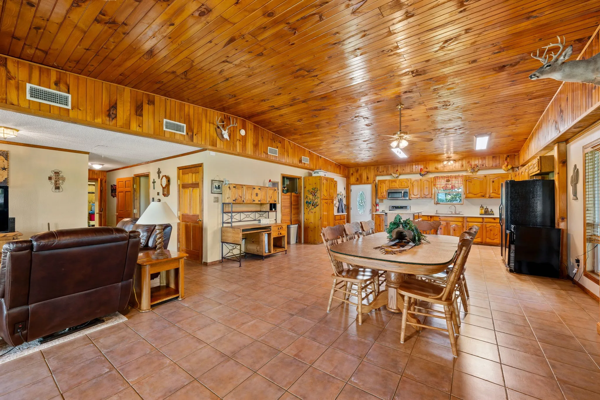 Farm For Sale in Kaufman County , 14054 County Road 352, Terrell, Texas 75161, 3 Bedroom, 3 Bathroom, Garage spaces, 2,400 Sqft, built in 1990, mls#21321278, Real Estate Agent in Terrell, Homes For Sale in Kaufman county, Homes For Sale in Terrell, Realtor in Terrell Texas, Real Estate Brokerage Independent Realty Texas, Luminita Cordes Realtor