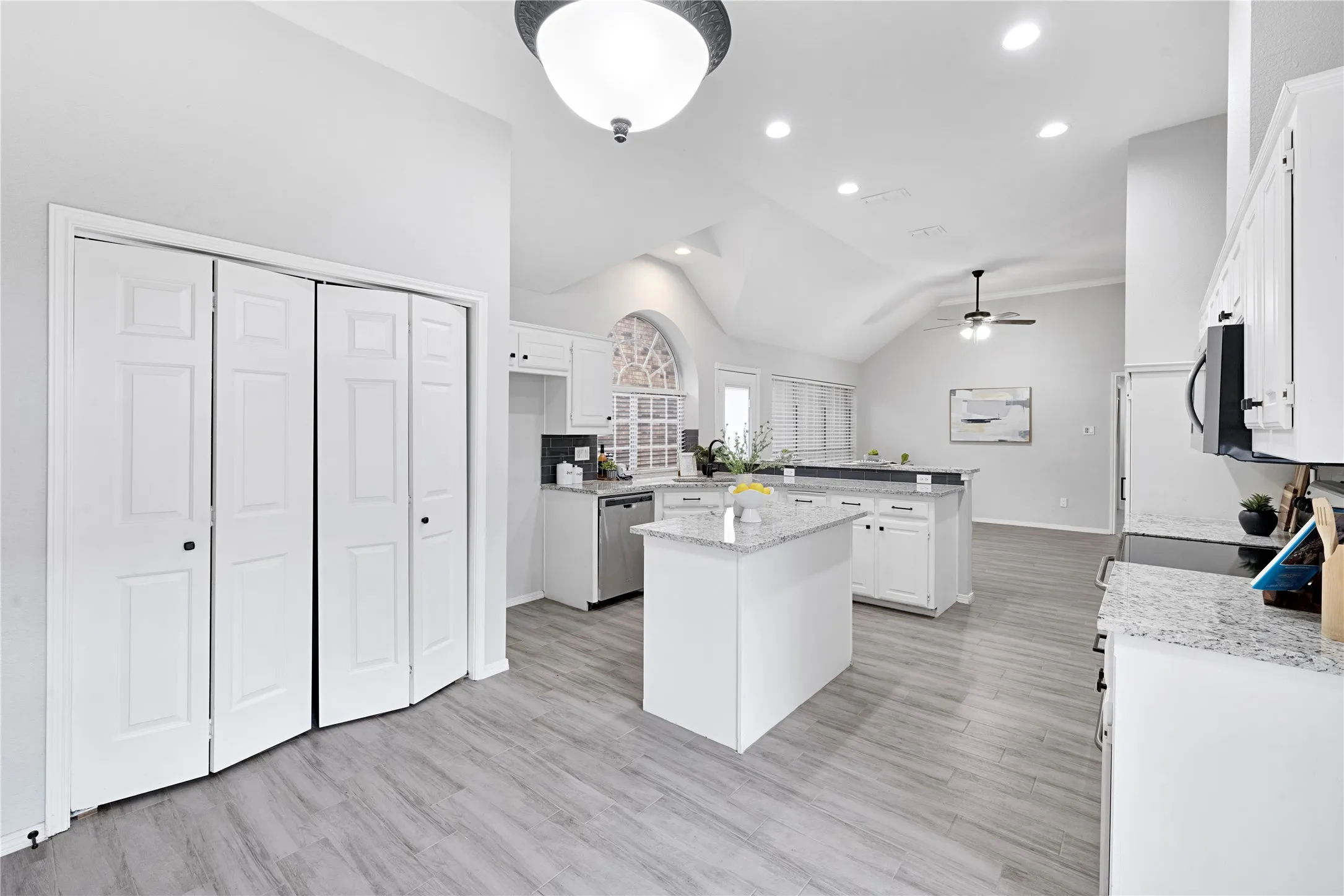 Single Family Residence For Rent in Collin County , 3116 Silver Springs Lane, Richardson, Texas 75082, 3 Bedroom, 2 Bathroom, 2 Garage spaces, 1,722 Sqft, built in 1986, mls#21321718, Real Estate Agent in Richardson, Homes For Rent in Collin county, Homes For Rent in Richardson, Realtor in Richardson Texas, Real Estate Brokerage Independent Realty Texas, Luminita Cordes Realtor