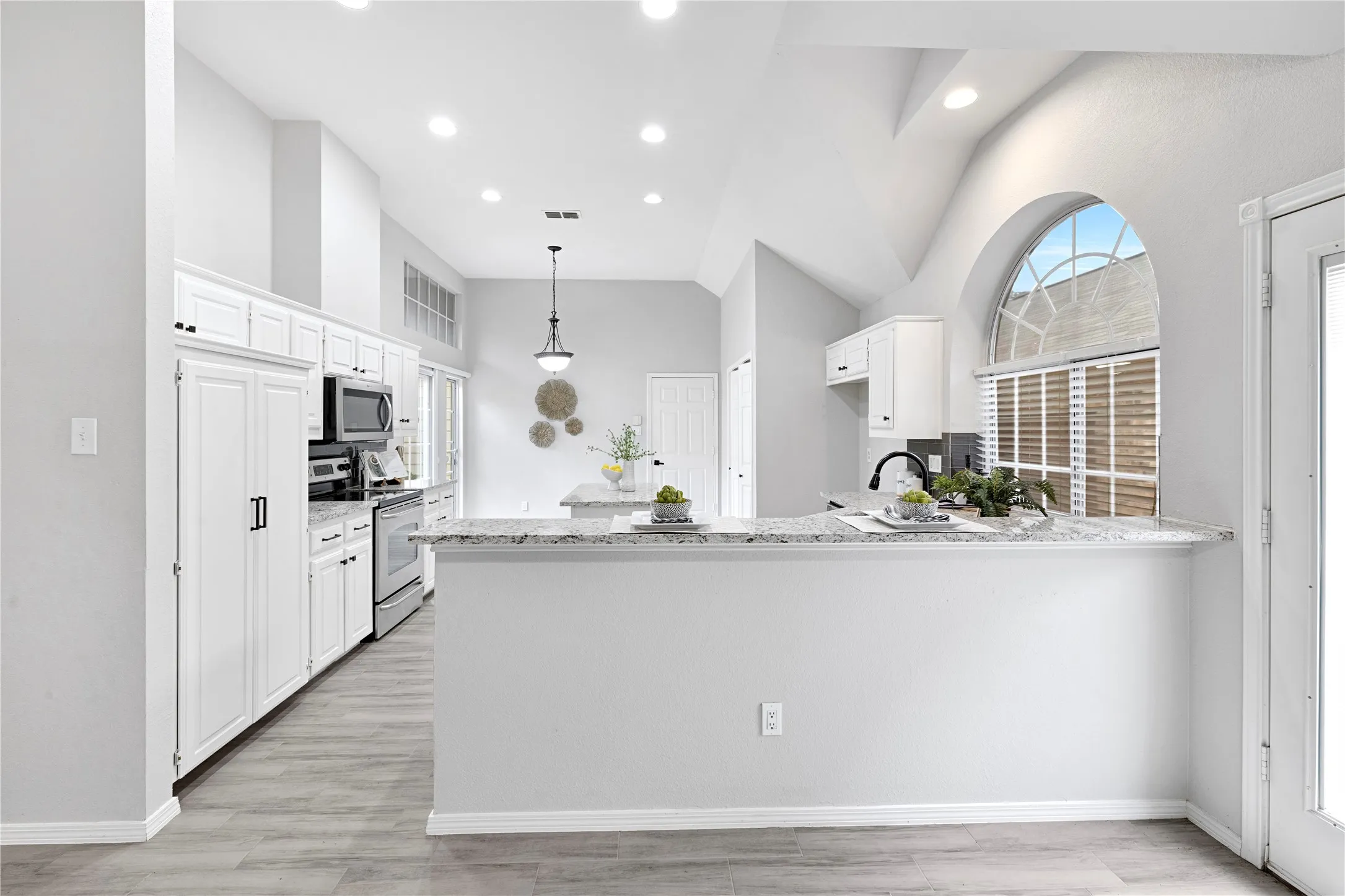 Single Family Residence For Rent in Collin County , 3116 Silver Springs Lane, Richardson, Texas 75082, 3 Bedroom, 2 Bathroom, 2 Garage spaces, 1,722 Sqft, built in 1986, mls#21321718, Real Estate Agent in Richardson, Homes For Rent in Collin county, Homes For Rent in Richardson, Realtor in Richardson Texas, Real Estate Brokerage Independent Realty Texas, Luminita Cordes Realtor