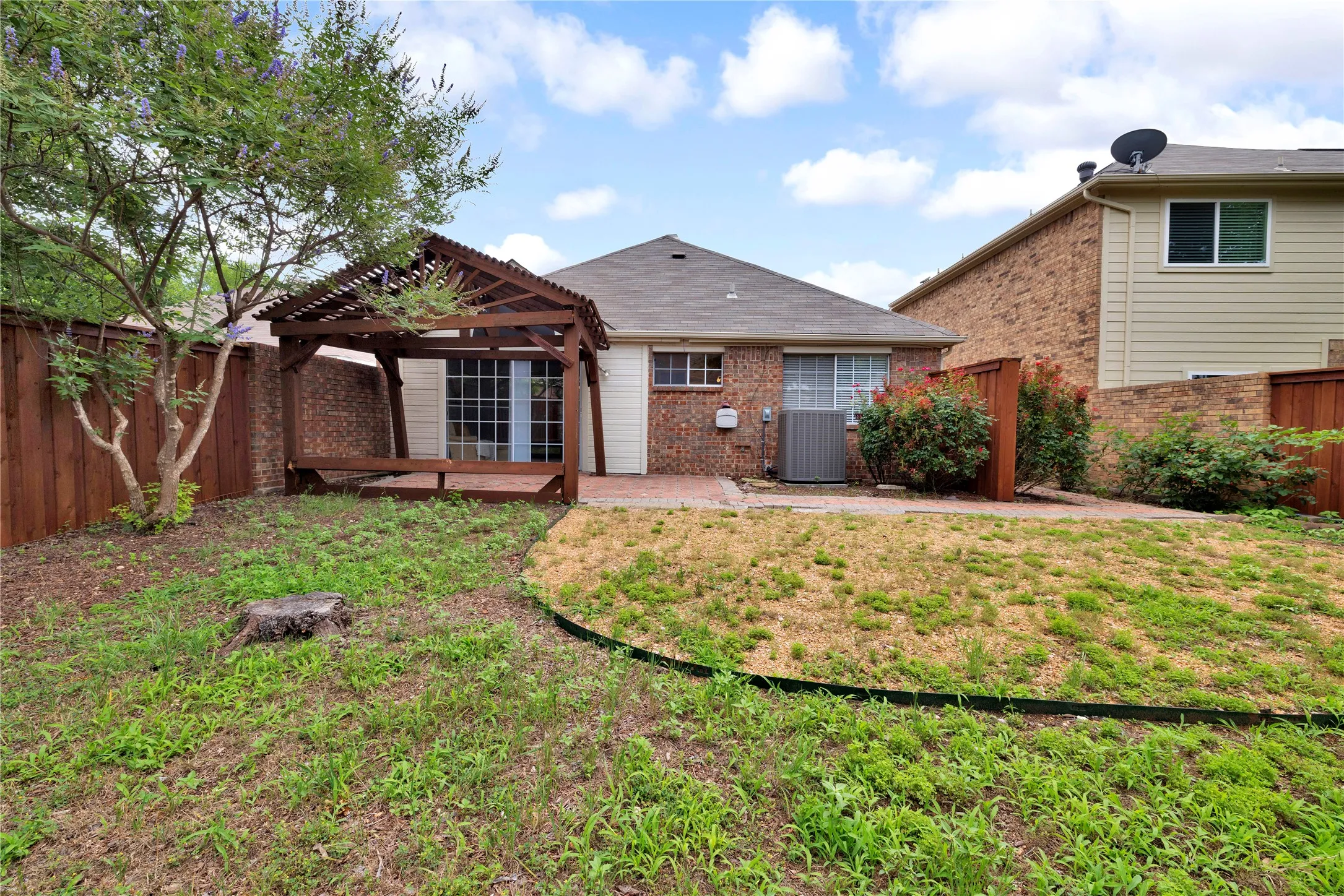 Single Family Residence For Rent in Collin County , 3116 Silver Springs Lane, Richardson, Texas 75082, 3 Bedroom, 2 Bathroom, 2 Garage spaces, 1,722 Sqft, built in 1986, mls#21321718, Real Estate Agent in Richardson, Homes For Rent in Collin county, Homes For Rent in Richardson, Realtor in Richardson Texas, Real Estate Brokerage Independent Realty Texas, Luminita Cordes Realtor