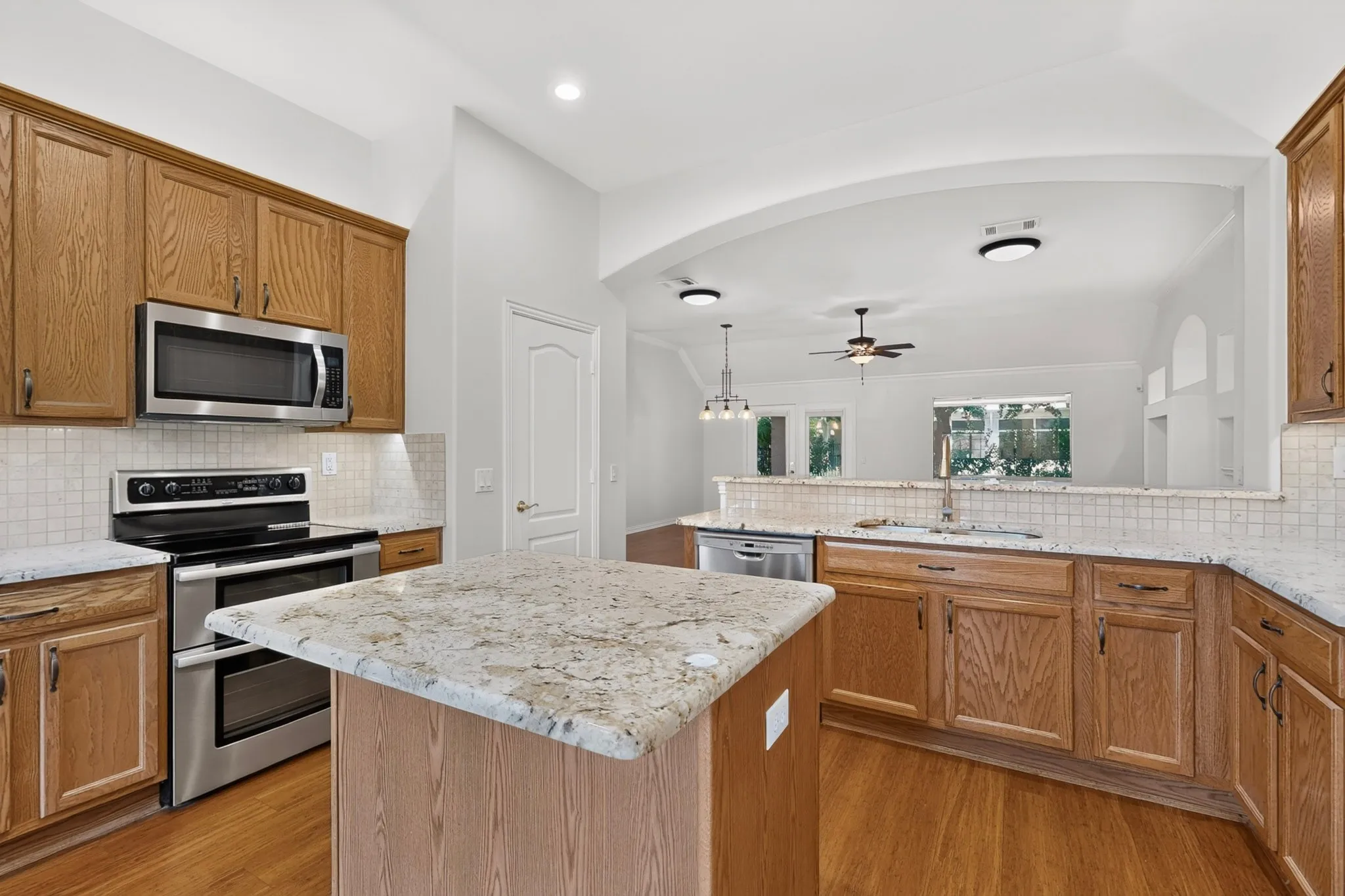 Single Family Residence For Sale in Denton County , 9516 Grandview Drive, Denton, Texas 76207, 2 Bedroom, 2 Bathroom, 2 Garage spaces, 1,834 Sqft, built in 2001, mls#21319400, Real Estate Agent in Denton, Homes For Sale in Denton county, Homes For Sale in Denton, Realtor in Denton Texas, Real Estate Brokerage Independent Realty Texas, Luminita Cordes Realtor