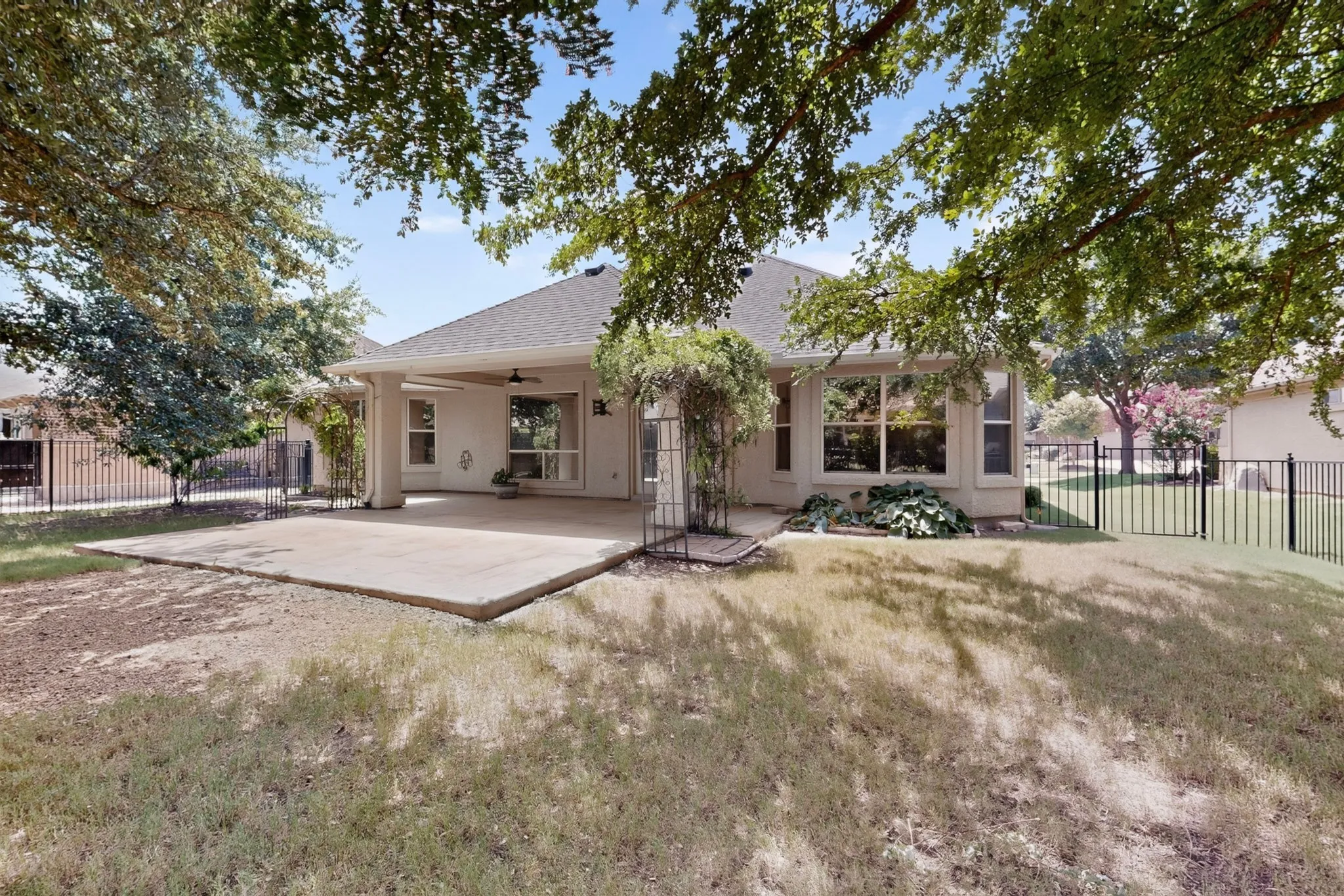 Single Family Residence For Sale in Denton County , 9516 Grandview Drive, Denton, Texas 76207, 2 Bedroom, 2 Bathroom, 2 Garage spaces, 1,834 Sqft, built in 2001, mls#21319400, Real Estate Agent in Denton, Homes For Sale in Denton county, Homes For Sale in Denton, Realtor in Denton Texas, Real Estate Brokerage Independent Realty Texas, Luminita Cordes Realtor