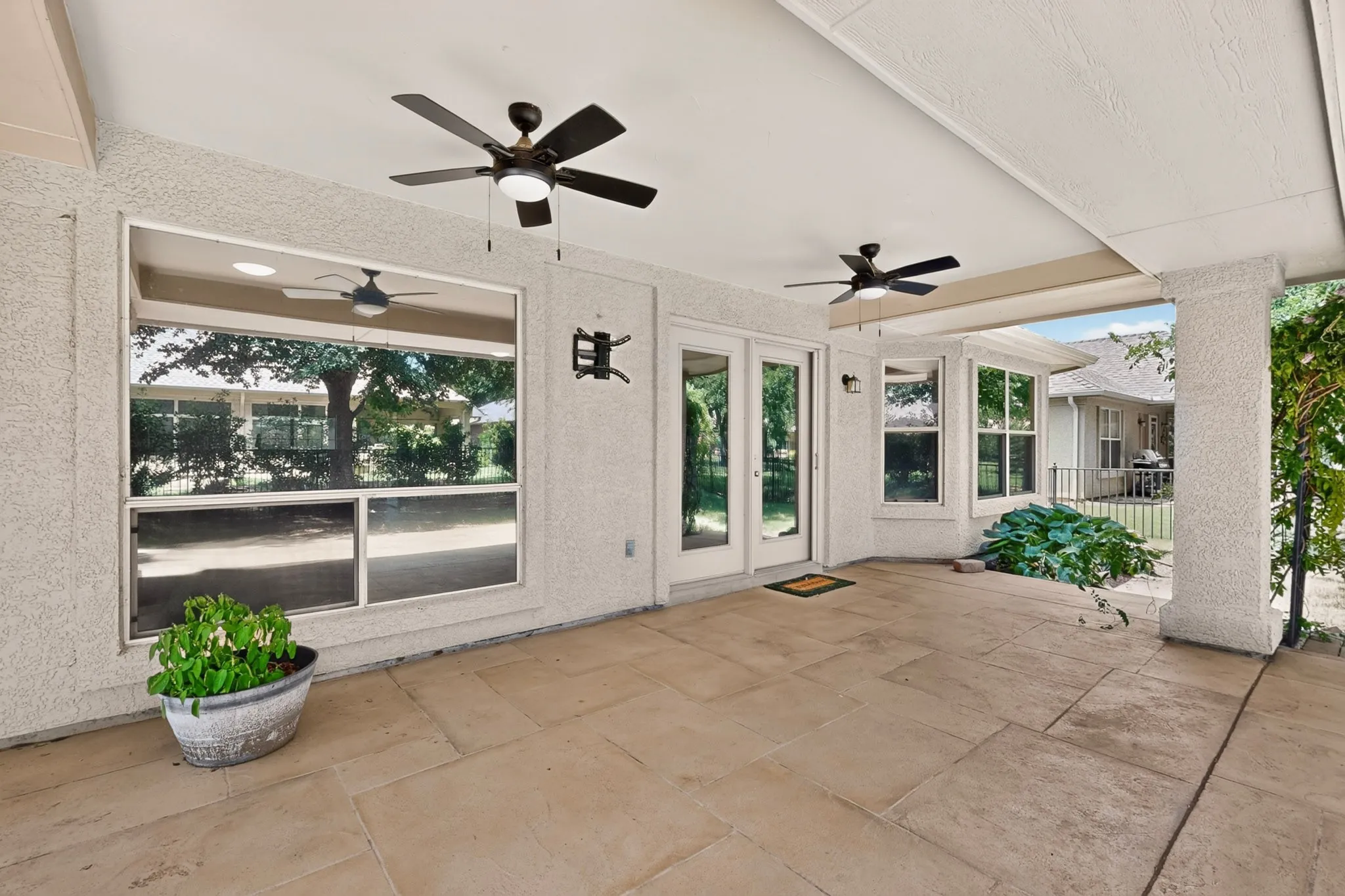 Single Family Residence For Sale in Denton County , 9516 Grandview Drive, Denton, Texas 76207, 2 Bedroom, 2 Bathroom, 2 Garage spaces, 1,834 Sqft, built in 2001, mls#21319400, Real Estate Agent in Denton, Homes For Sale in Denton county, Homes For Sale in Denton, Realtor in Denton Texas, Real Estate Brokerage Independent Realty Texas, Luminita Cordes Realtor