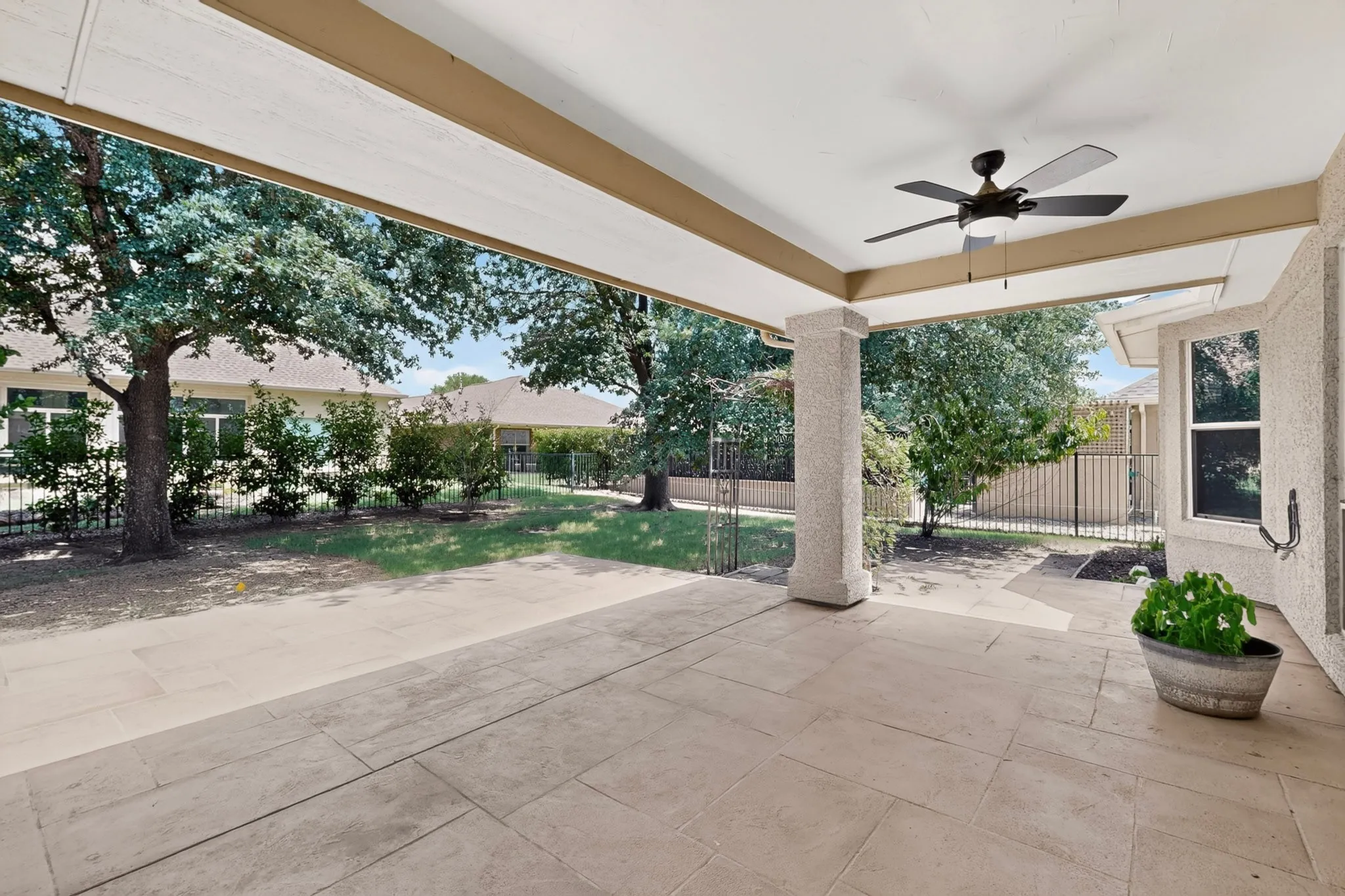 Single Family Residence For Sale in Denton County , 9516 Grandview Drive, Denton, Texas 76207, 2 Bedroom, 2 Bathroom, 2 Garage spaces, 1,834 Sqft, built in 2001, mls#21319400, Real Estate Agent in Denton, Homes For Sale in Denton county, Homes For Sale in Denton, Realtor in Denton Texas, Real Estate Brokerage Independent Realty Texas, Luminita Cordes Realtor