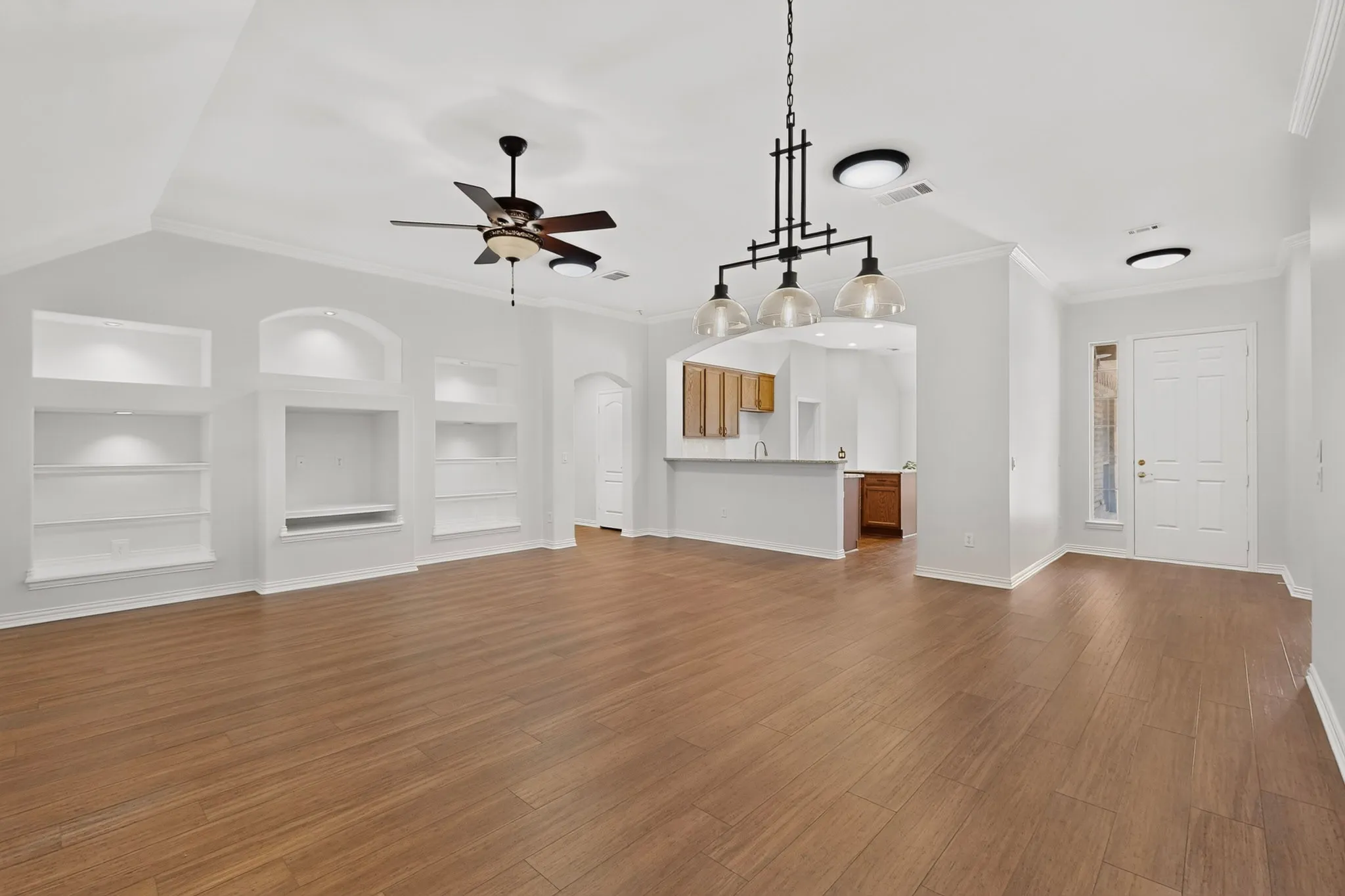 Single Family Residence For Sale in Denton County , 9516 Grandview Drive, Denton, Texas 76207, 2 Bedroom, 2 Bathroom, 2 Garage spaces, 1,834 Sqft, built in 2001, mls#21319400, Real Estate Agent in Denton, Homes For Sale in Denton county, Homes For Sale in Denton, Realtor in Denton Texas, Real Estate Brokerage Independent Realty Texas, Luminita Cordes Realtor