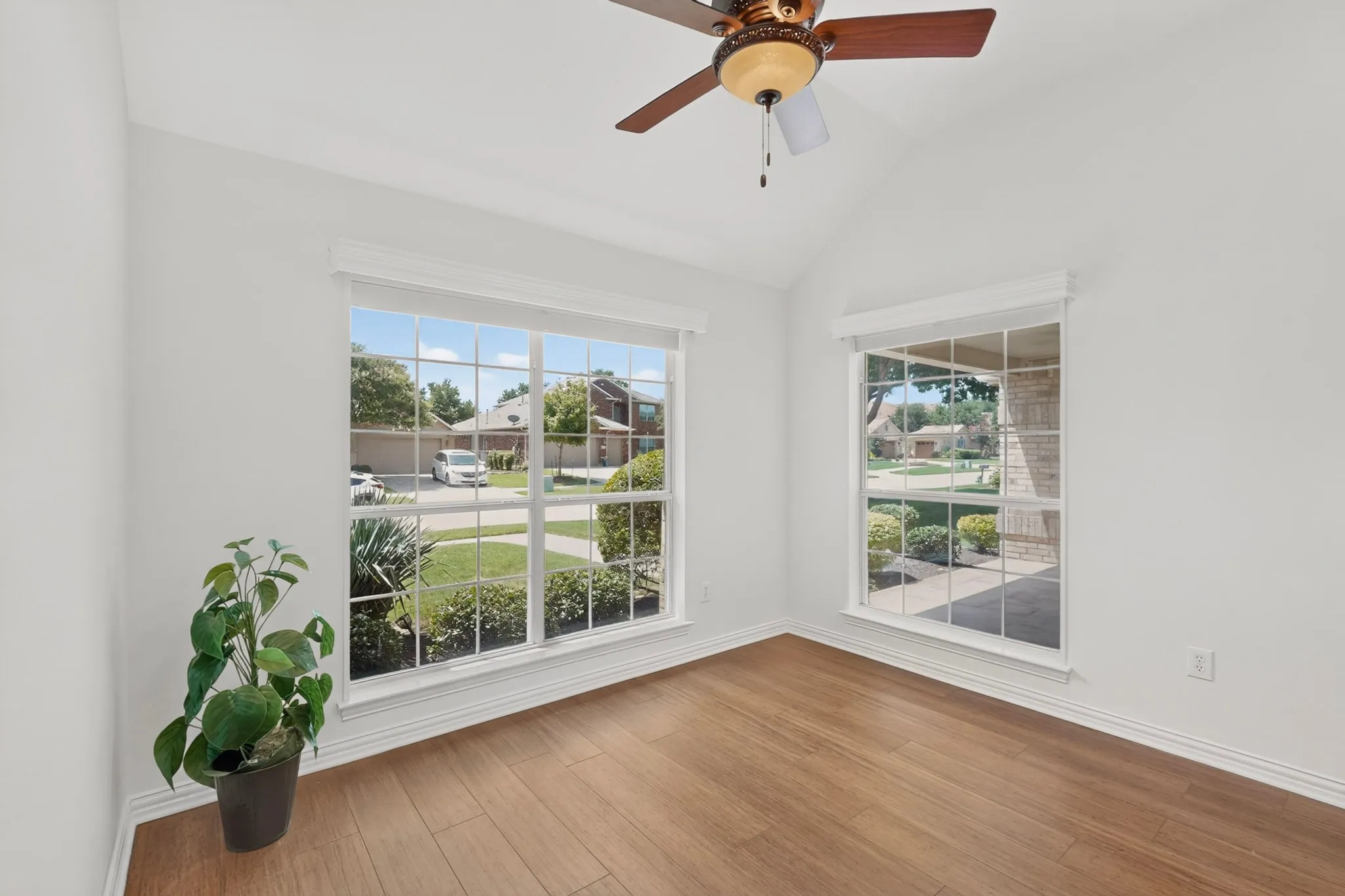 Single Family Residence For Sale in Denton County , 9516 Grandview Drive, Denton, Texas 76207, 2 Bedroom, 2 Bathroom, 2 Garage spaces, 1,834 Sqft, built in 2001, mls#21319400, Real Estate Agent in Denton, Homes For Sale in Denton county, Homes For Sale in Denton, Realtor in Denton Texas, Real Estate Brokerage Independent Realty Texas, Luminita Cordes Realtor