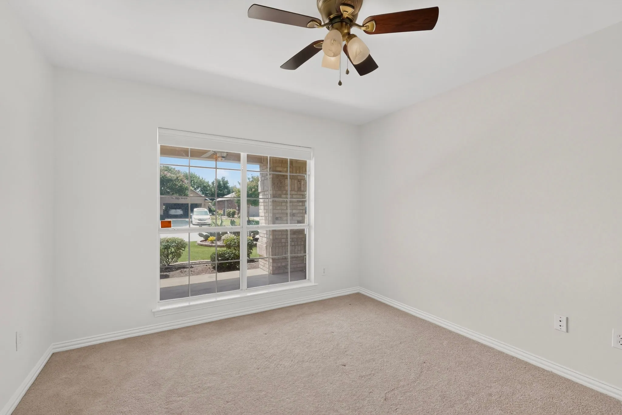 Single Family Residence For Sale in Denton County , 9516 Grandview Drive, Denton, Texas 76207, 2 Bedroom, 2 Bathroom, 2 Garage spaces, 1,834 Sqft, built in 2001, mls#21319400, Real Estate Agent in Denton, Homes For Sale in Denton county, Homes For Sale in Denton, Realtor in Denton Texas, Real Estate Brokerage Independent Realty Texas, Luminita Cordes Realtor