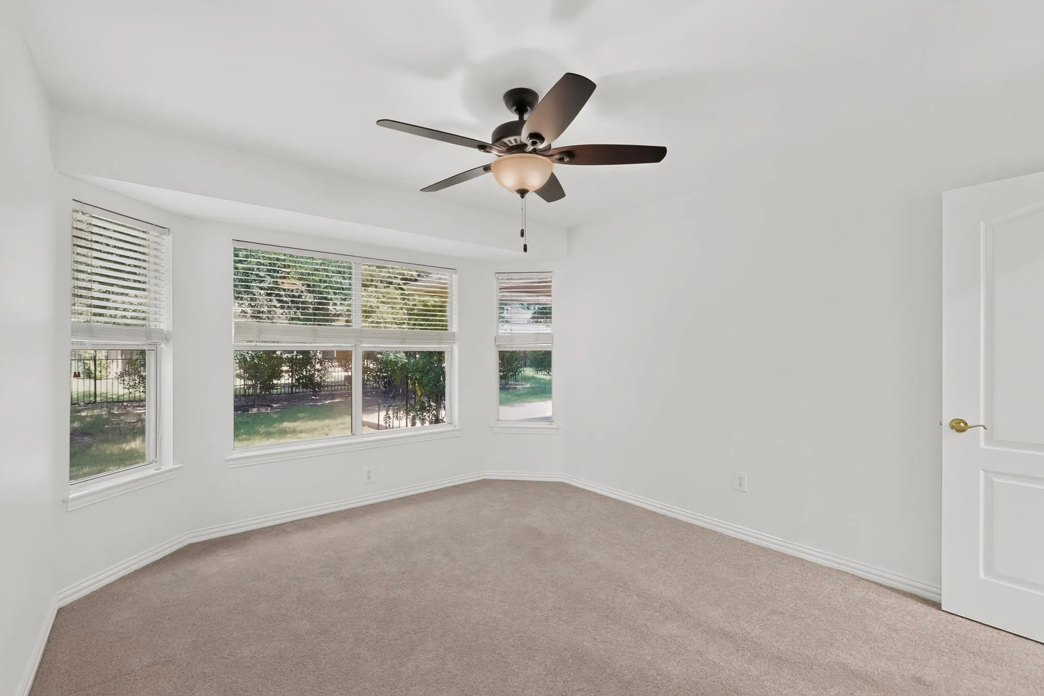 Single Family Residence For Sale in Denton County , 9516 Grandview Drive, Denton, Texas 76207, 2 Bedroom, 2 Bathroom, 2 Garage spaces, 1,834 Sqft, built in 2001, mls#21319400, Real Estate Agent in Denton, Homes For Sale in Denton county, Homes For Sale in Denton, Realtor in Denton Texas, Real Estate Brokerage Independent Realty Texas, Luminita Cordes Realtor