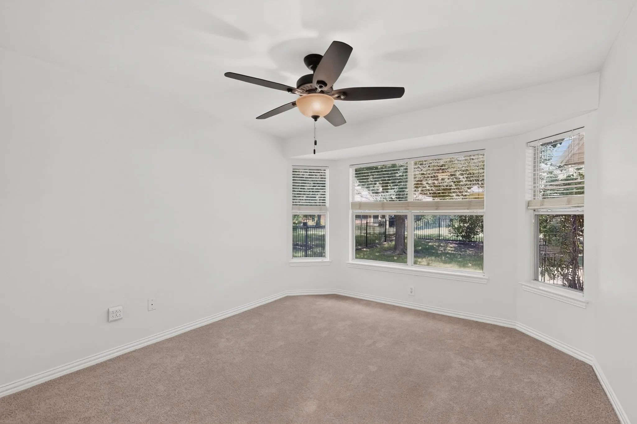 Single Family Residence For Sale in Denton County , 9516 Grandview Drive, Denton, Texas 76207, 2 Bedroom, 2 Bathroom, 2 Garage spaces, 1,834 Sqft, built in 2001, mls#21319400, Real Estate Agent in Denton, Homes For Sale in Denton county, Homes For Sale in Denton, Realtor in Denton Texas, Real Estate Brokerage Independent Realty Texas, Luminita Cordes Realtor