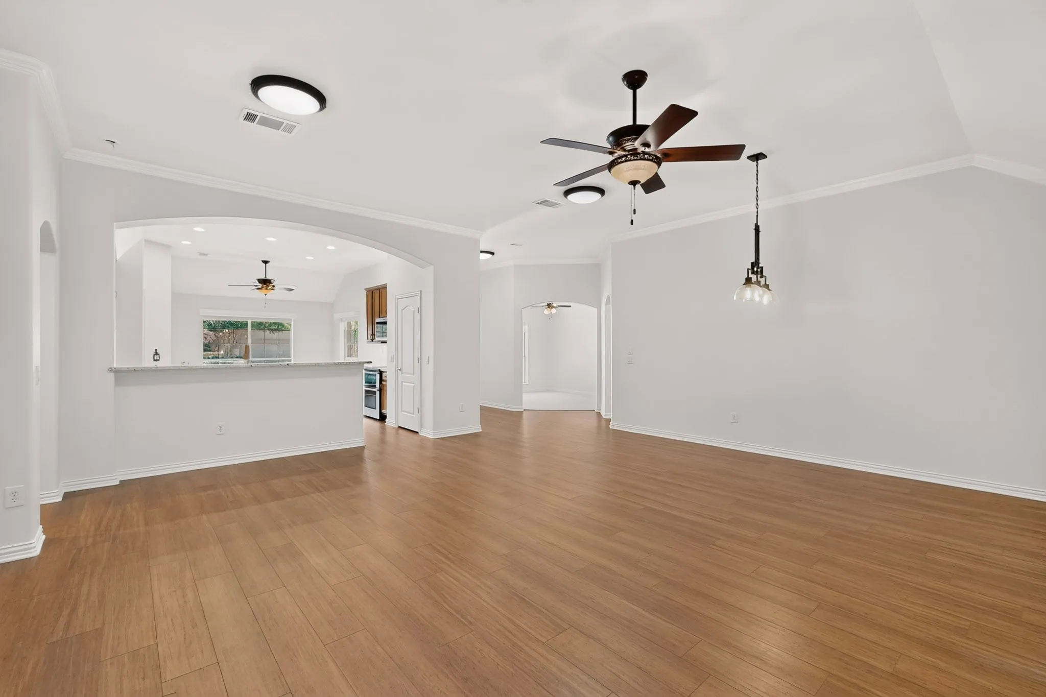 Single Family Residence For Sale in Denton County , 9516 Grandview Drive, Denton, Texas 76207, 2 Bedroom, 2 Bathroom, 2 Garage spaces, 1,834 Sqft, built in 2001, mls#21319400, Real Estate Agent in Denton, Homes For Sale in Denton county, Homes For Sale in Denton, Realtor in Denton Texas, Real Estate Brokerage Independent Realty Texas, Luminita Cordes Realtor