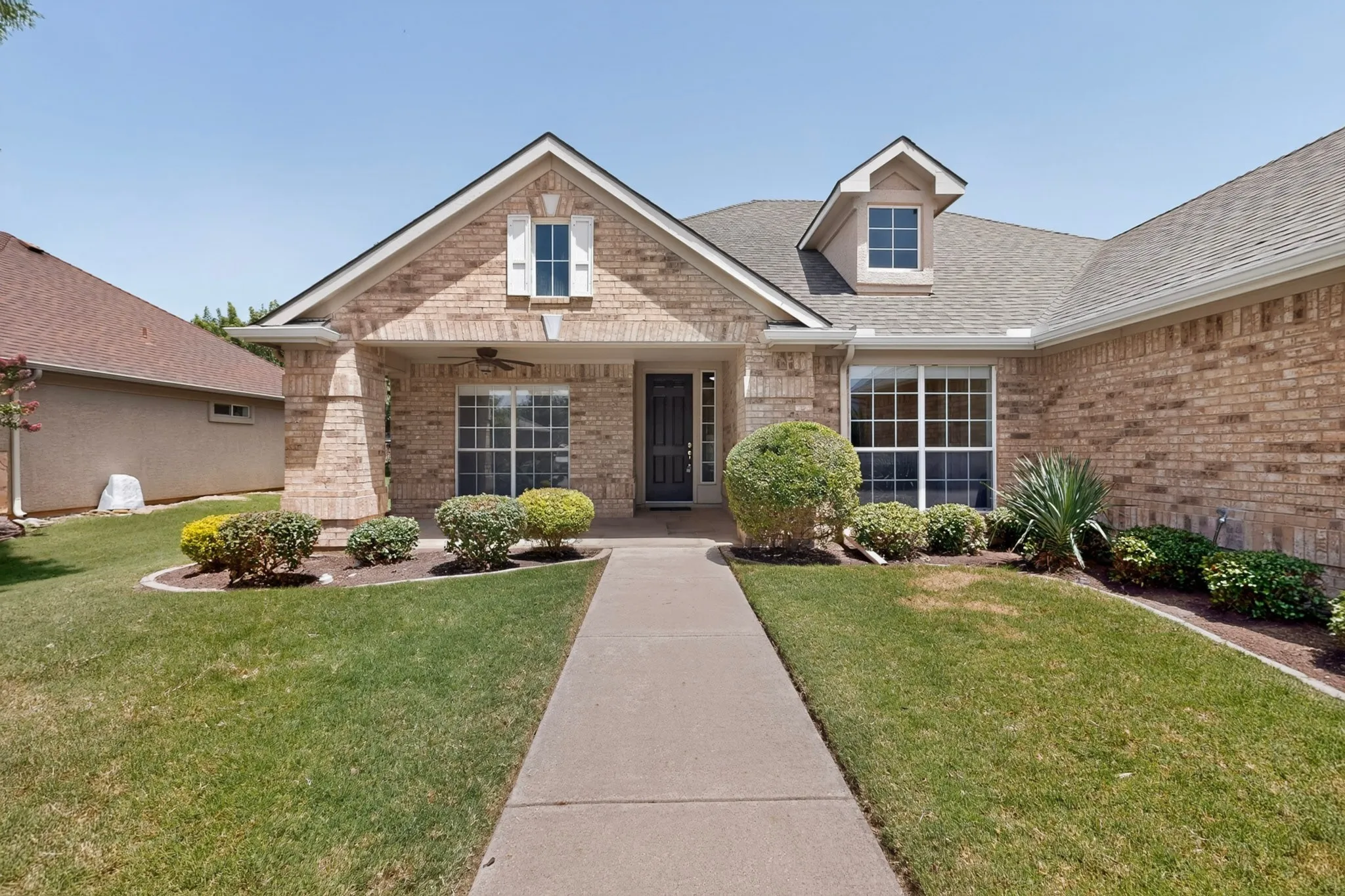 Single Family Residence For Sale in Denton County , 9516 Grandview Drive, Denton, Texas 76207, 2 Bedroom, 2 Bathroom, 2 Garage spaces, 1,834 Sqft, built in 2001, mls#21319400, Real Estate Agent in Denton, Homes For Sale in Denton county, Homes For Sale in Denton, Realtor in Denton Texas, Real Estate Brokerage Independent Realty Texas, Luminita Cordes Realtor