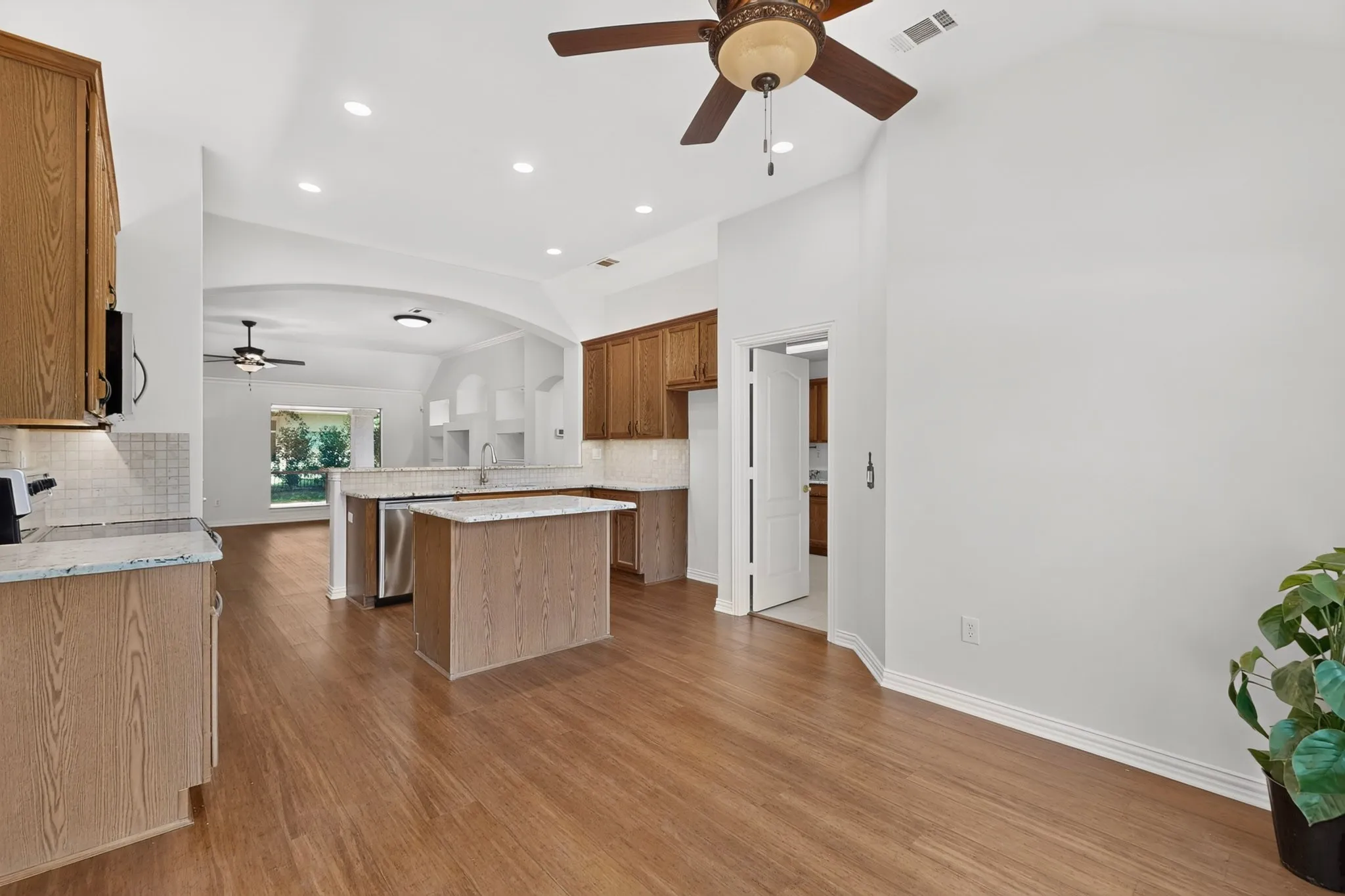 Single Family Residence For Sale in Denton County , 9516 Grandview Drive, Denton, Texas 76207, 2 Bedroom, 2 Bathroom, 2 Garage spaces, 1,834 Sqft, built in 2001, mls#21319400, Real Estate Agent in Denton, Homes For Sale in Denton county, Homes For Sale in Denton, Realtor in Denton Texas, Real Estate Brokerage Independent Realty Texas, Luminita Cordes Realtor