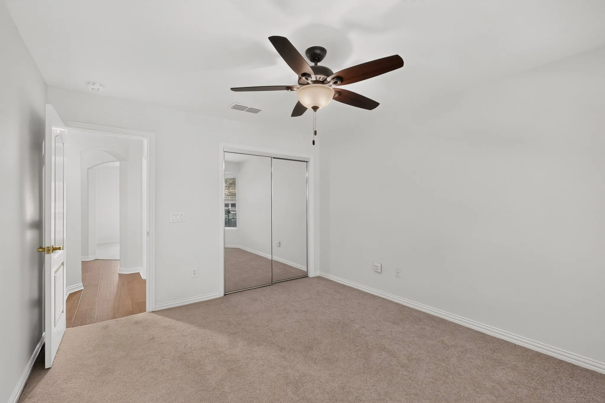 Single Family Residence For Sale in Denton County , 9516 Grandview Drive, Denton, Texas 76207, 2 Bedroom, 2 Bathroom, 2 Garage spaces, 1,834 Sqft, built in 2001, mls#21319400, Real Estate Agent in Denton, Homes For Sale in Denton county, Homes For Sale in Denton, Realtor in Denton Texas, Real Estate Brokerage Independent Realty Texas, Luminita Cordes Realtor