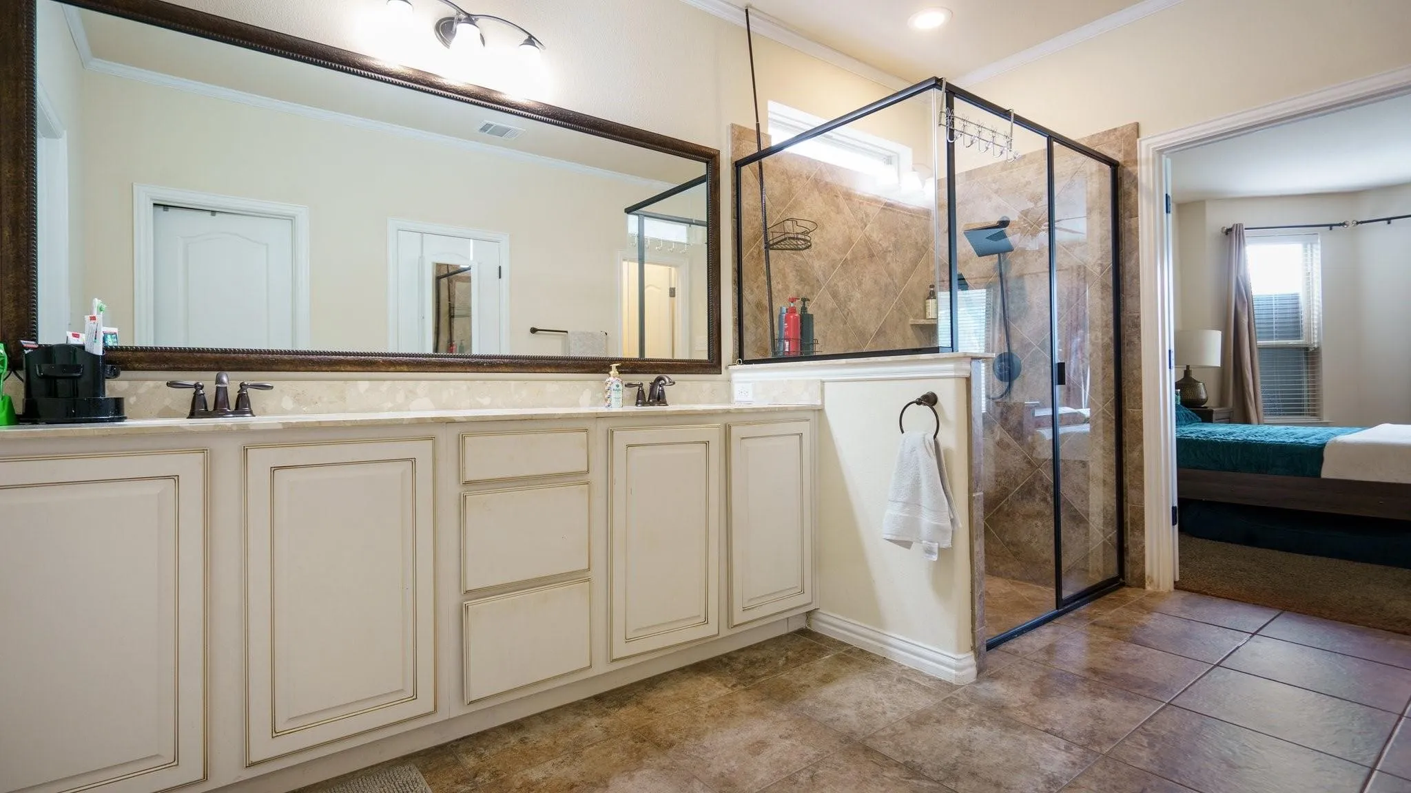 Single Family Residence For Sale in Tarrant County , 4328 Oak Chase Drive, Fort Worth, Texas 76244, 5 Bedroom, 4 Bathroom, 2 Garage spaces, 3,729 Sqft, built in 2015, mls#21320129, Real Estate Agent in Fort Worth, Homes For Sale in Tarrant county, Homes For Sale in Fort Worth, Realtor in Fort Worth Texas, Real Estate Brokerage Independent Realty Texas, Luminita Cordes Realtor