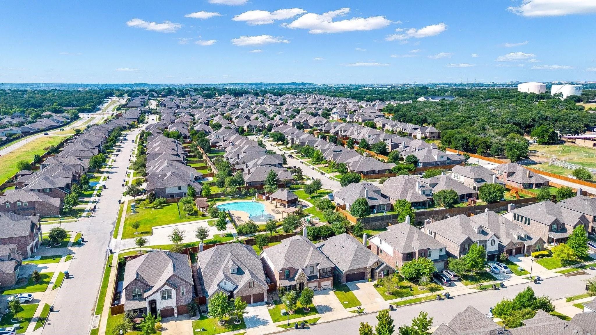 Single Family Residence For Sale in Tarrant County , 4328 Oak Chase Drive, Fort Worth, Texas 76244, 5 Bedroom, 4 Bathroom, 2 Garage spaces, 3,729 Sqft, built in 2015, mls#21320129, Real Estate Agent in Fort Worth, Homes For Sale in Tarrant county, Homes For Sale in Fort Worth, Realtor in Fort Worth Texas, Real Estate Brokerage Independent Realty Texas, Luminita Cordes Realtor