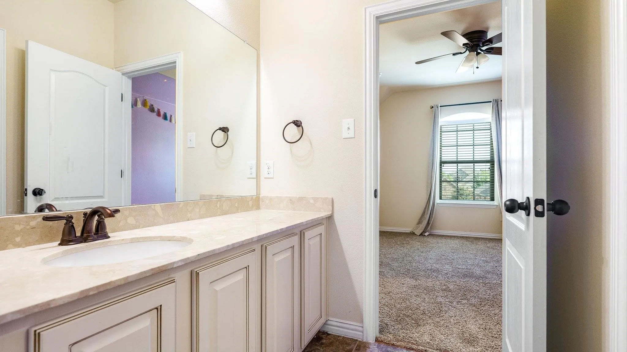 Single Family Residence For Sale in Tarrant County , 4328 Oak Chase Drive, Fort Worth, Texas 76244, 5 Bedroom, 4 Bathroom, 2 Garage spaces, 3,729 Sqft, built in 2015, mls#21320129, Real Estate Agent in Fort Worth, Homes For Sale in Tarrant county, Homes For Sale in Fort Worth, Realtor in Fort Worth Texas, Real Estate Brokerage Independent Realty Texas, Luminita Cordes Realtor