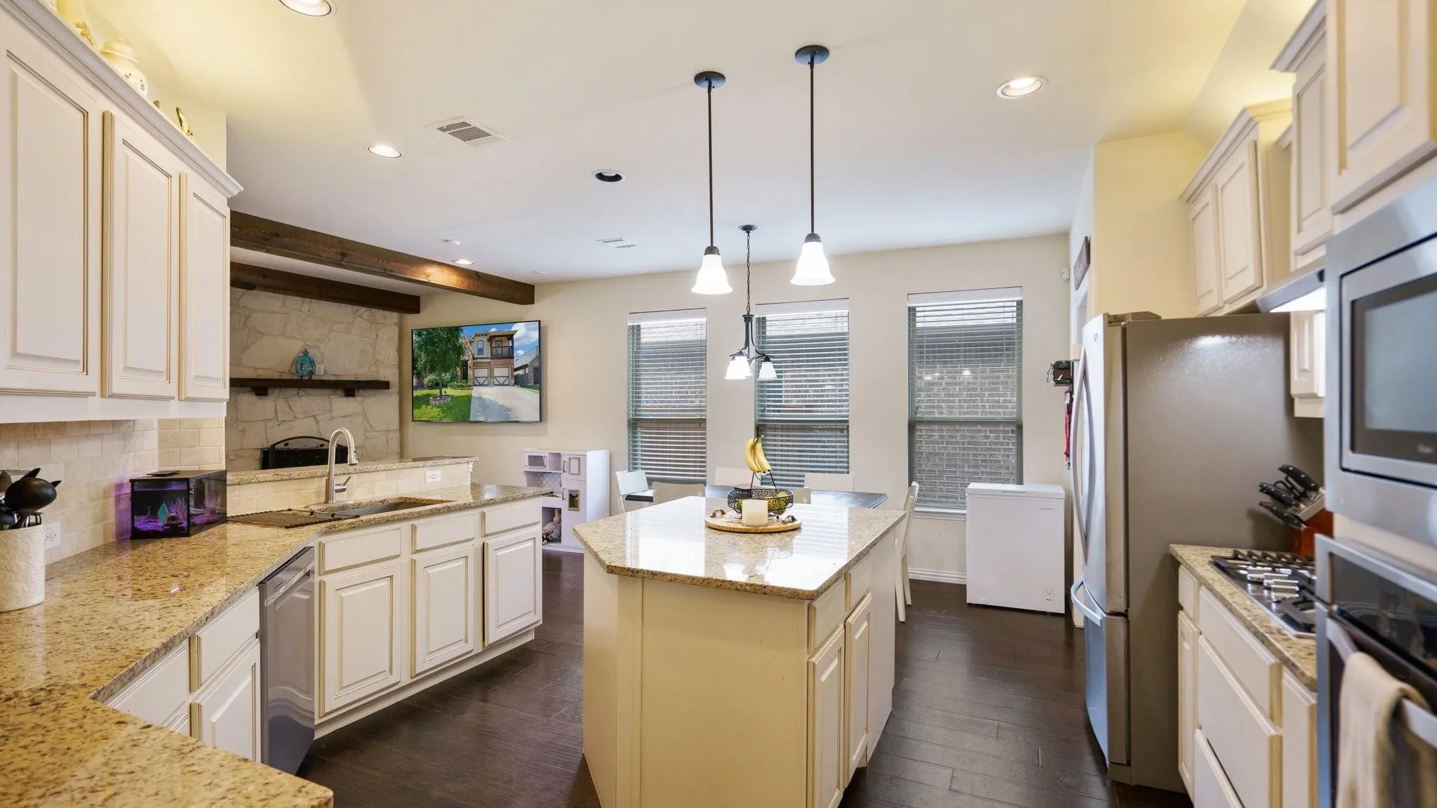 Single Family Residence For Sale in Tarrant County , 4328 Oak Chase Drive, Fort Worth, Texas 76244, 5 Bedroom, 4 Bathroom, 2 Garage spaces, 3,729 Sqft, built in 2015, mls#21320129, Real Estate Agent in Fort Worth, Homes For Sale in Tarrant county, Homes For Sale in Fort Worth, Realtor in Fort Worth Texas, Real Estate Brokerage Independent Realty Texas, Luminita Cordes Realtor